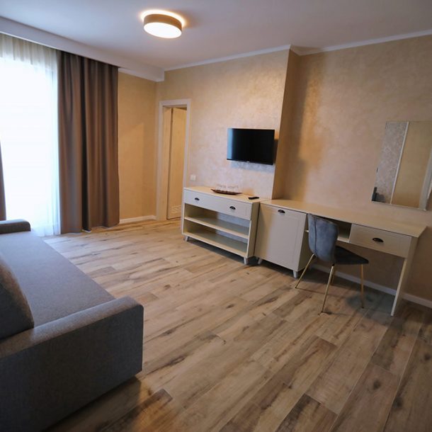 Apartament living si dormitor 4*