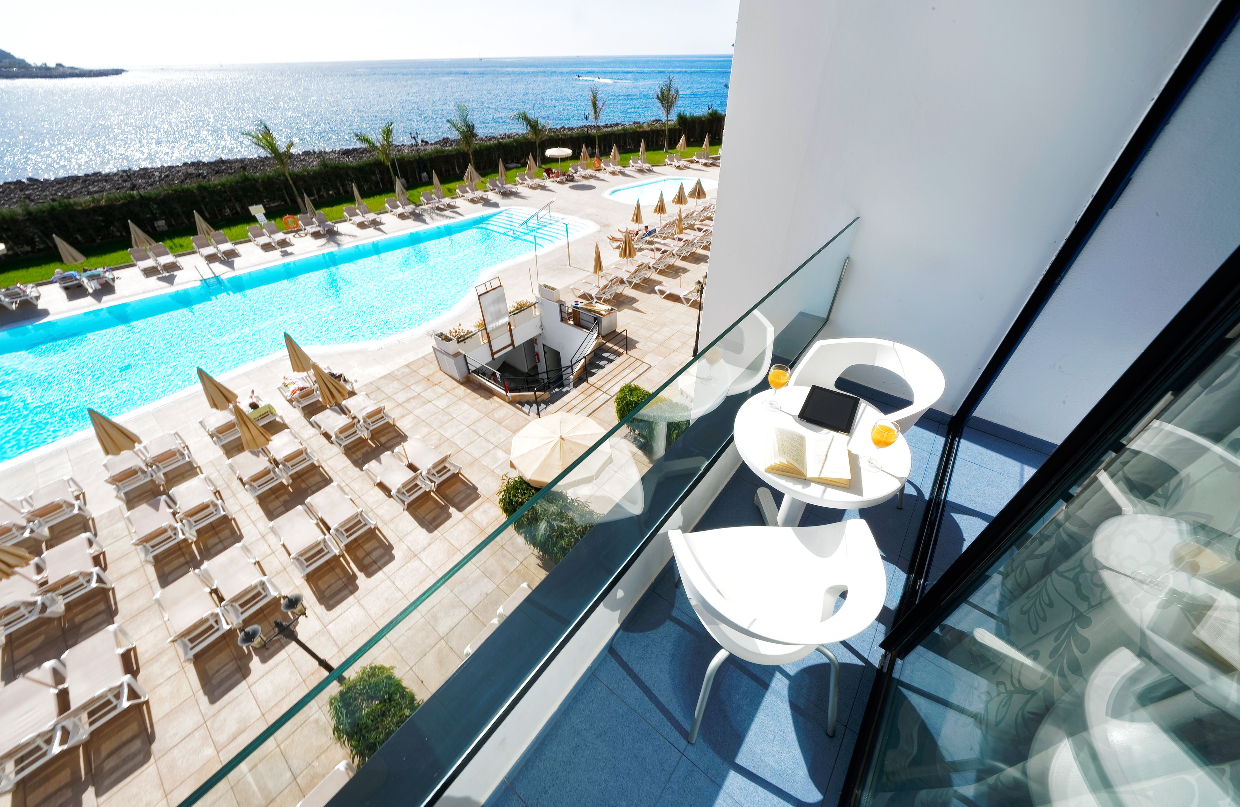 STUDIO BALCONY OR TERRACE