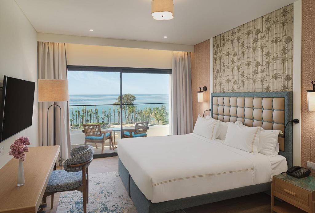 deluxe family room sea view