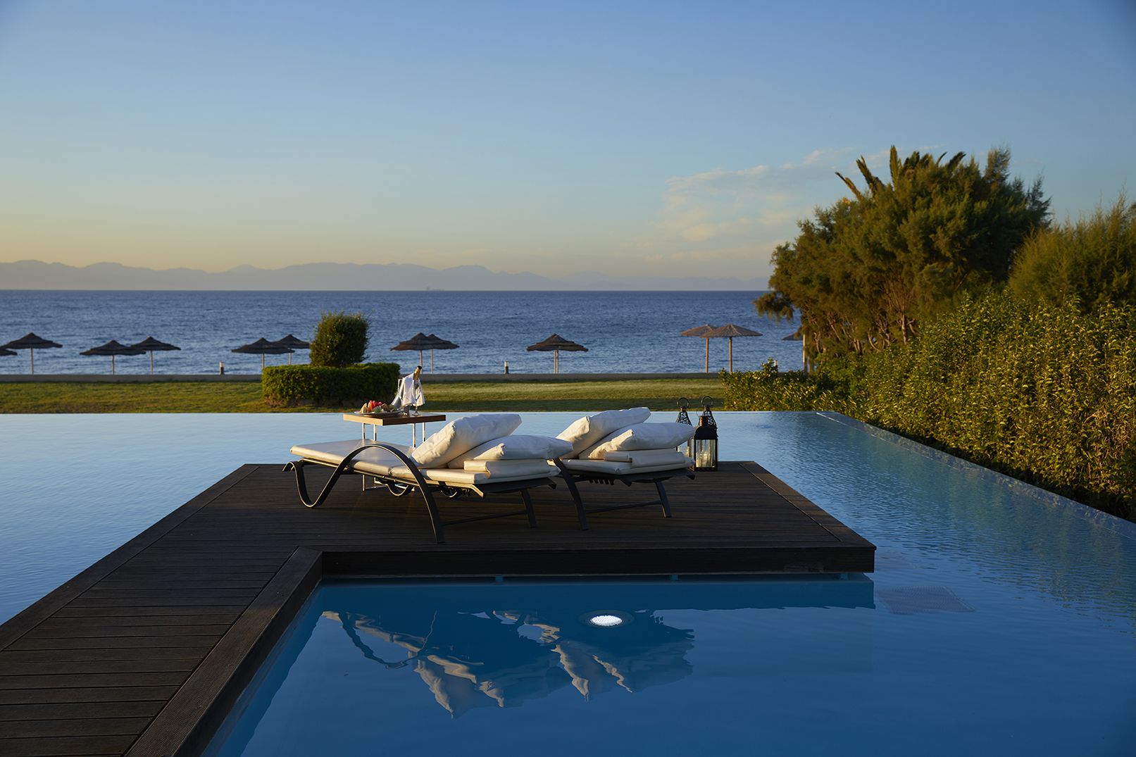 Beachfront swim up Grand Suite