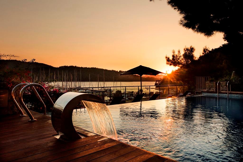 Piscina deschisă