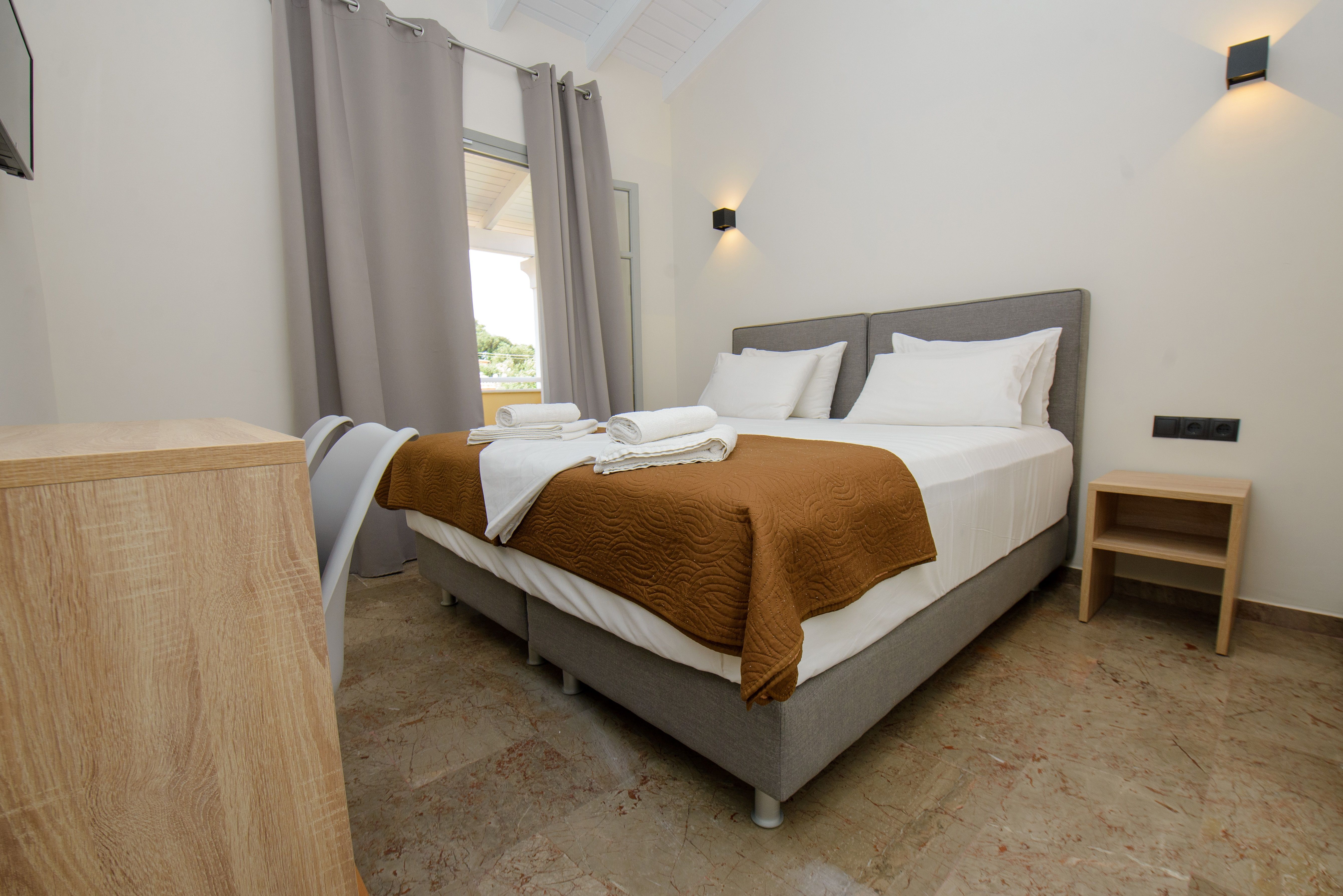 1 BEDROOM APARTMENTS
