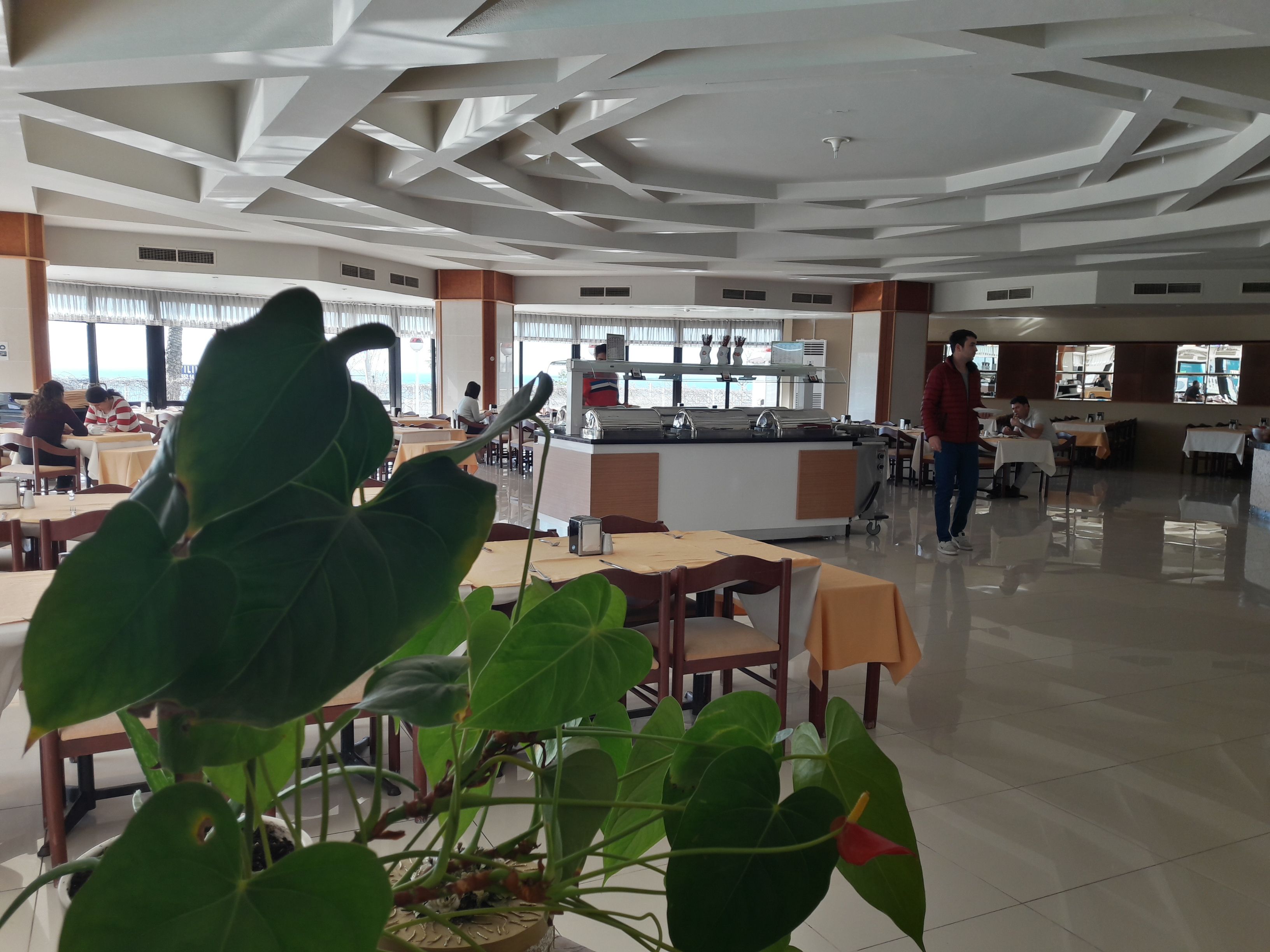 MAIN RESTAURANT 