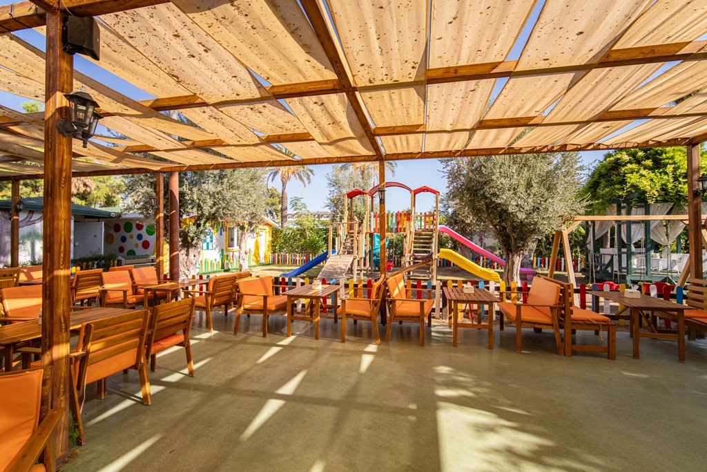 SNACK RESTAURANT
