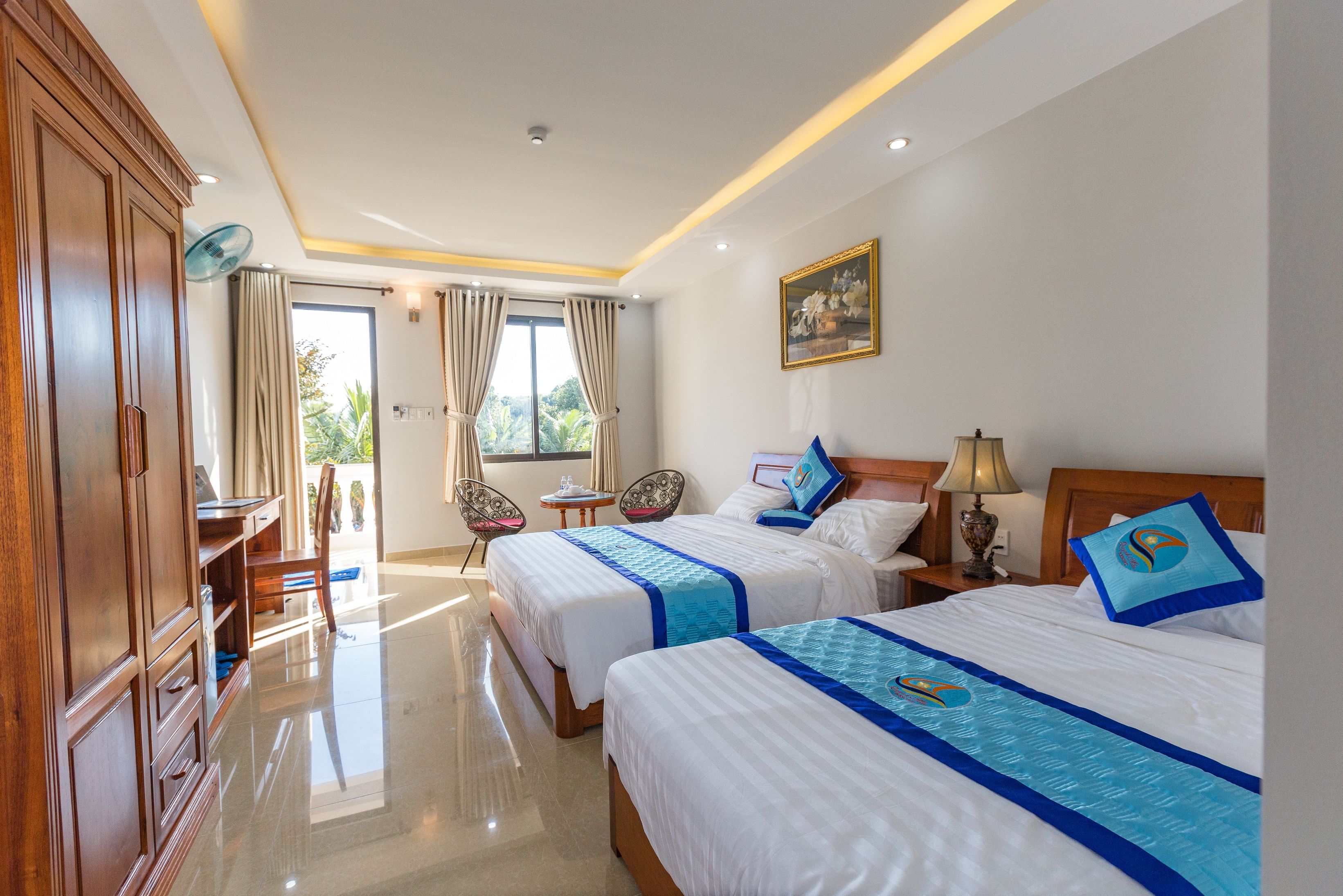 FAMILY ROOM BUNGALOW