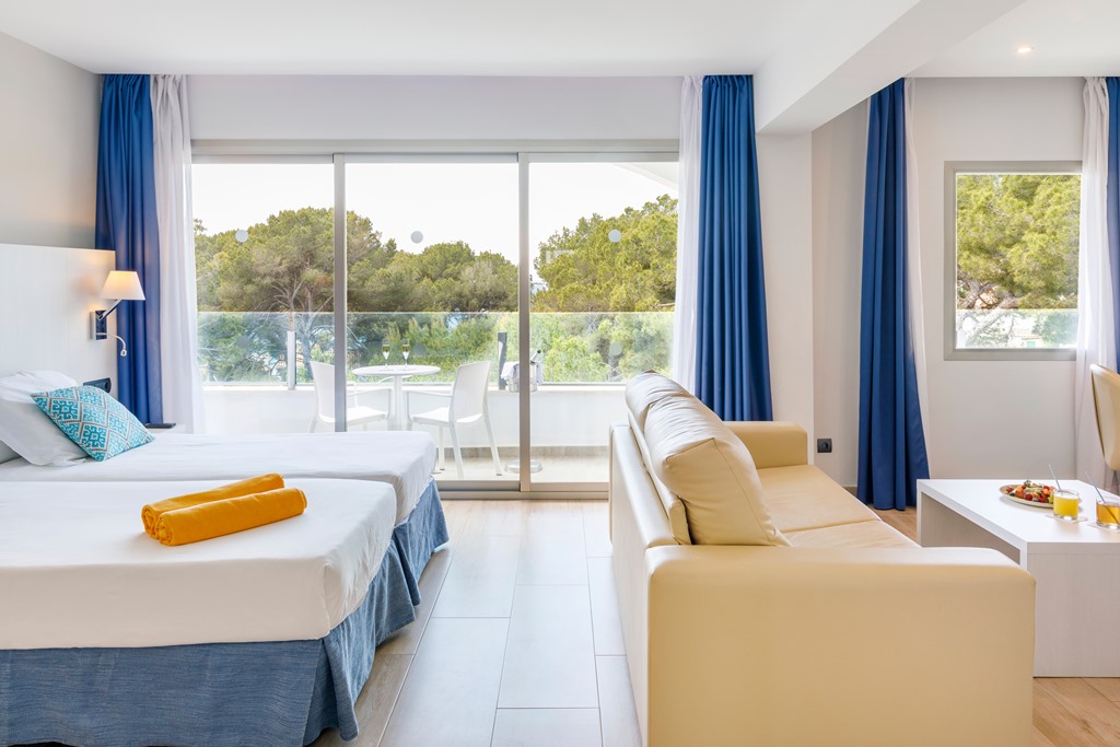 JUNIOR SUITE