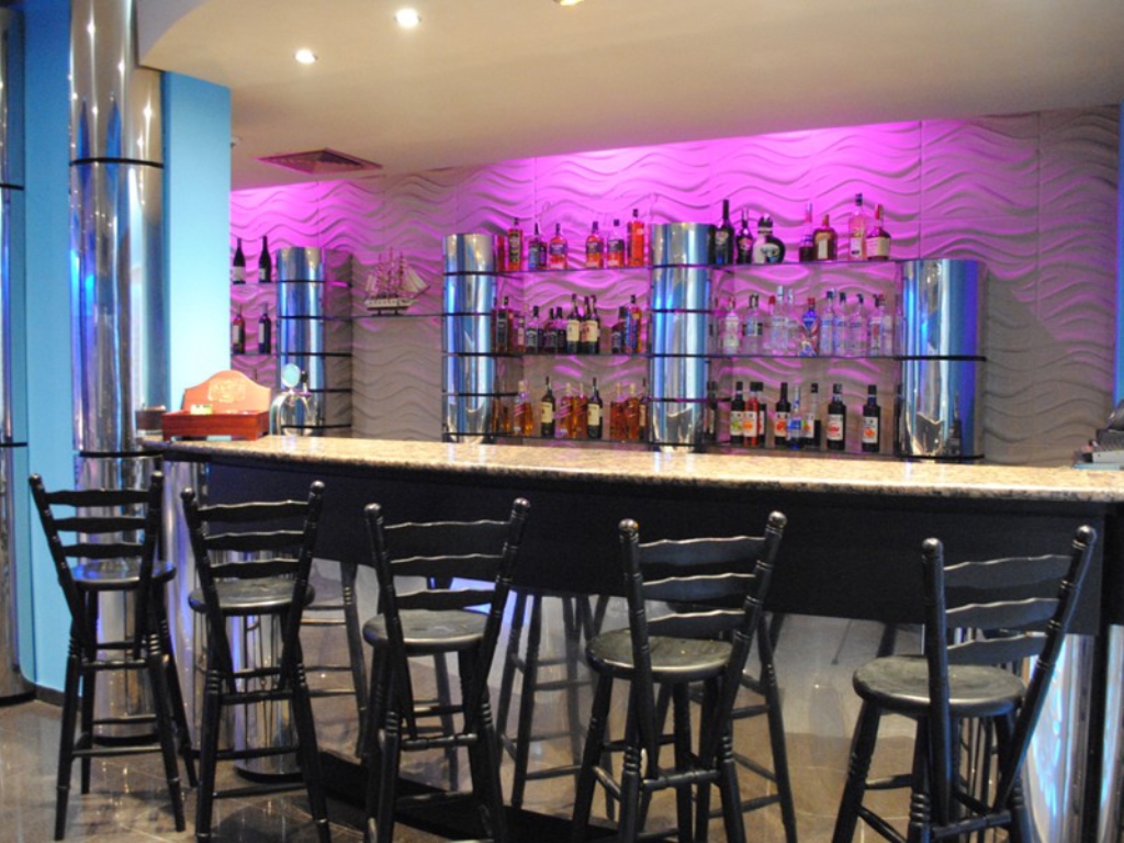 LOBBY BAR