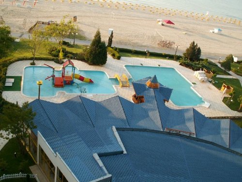 Hotel Kaliakra Superior piscina.jpg