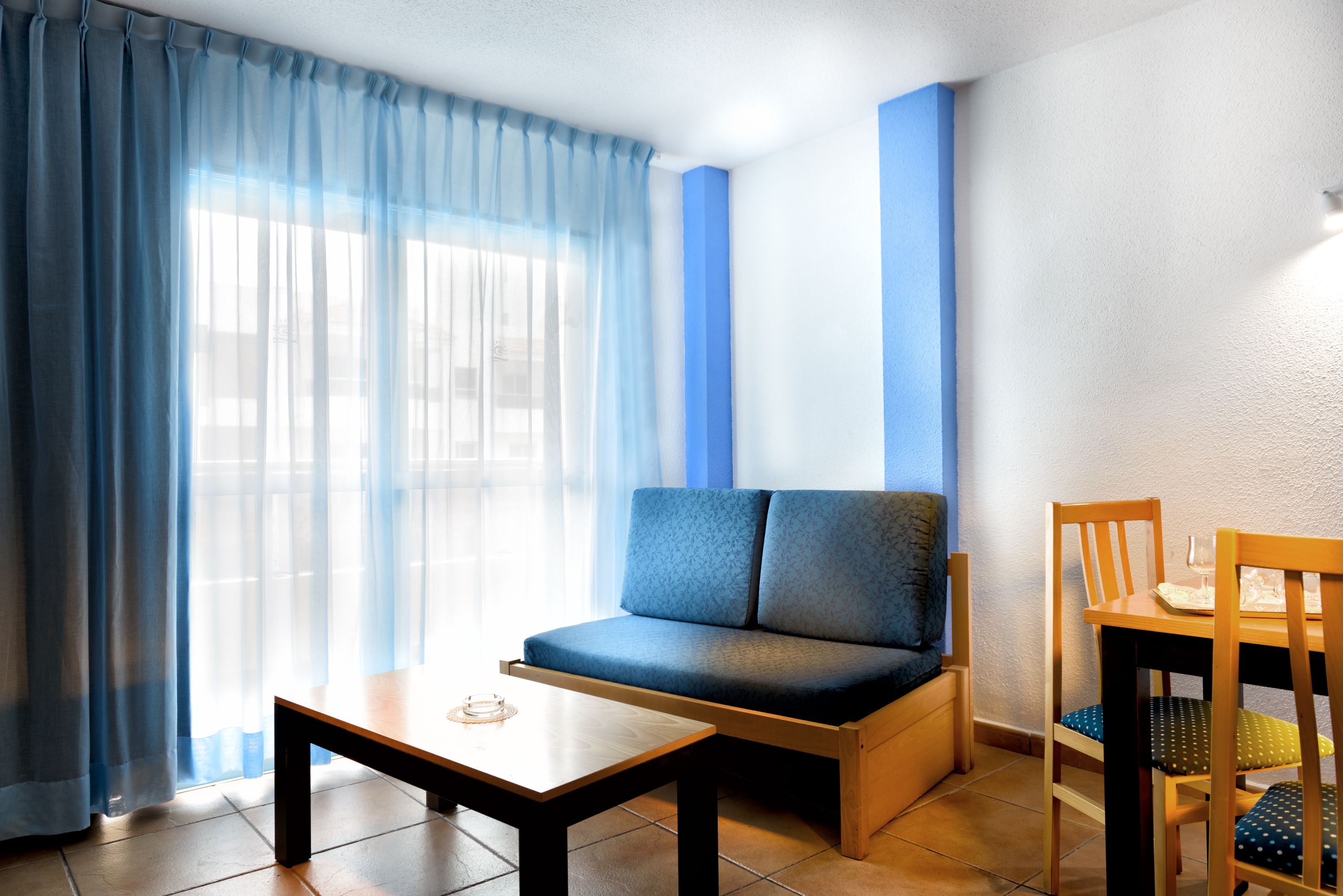 1 BEDROOM APARTMENT BALCONY OR TERRACE