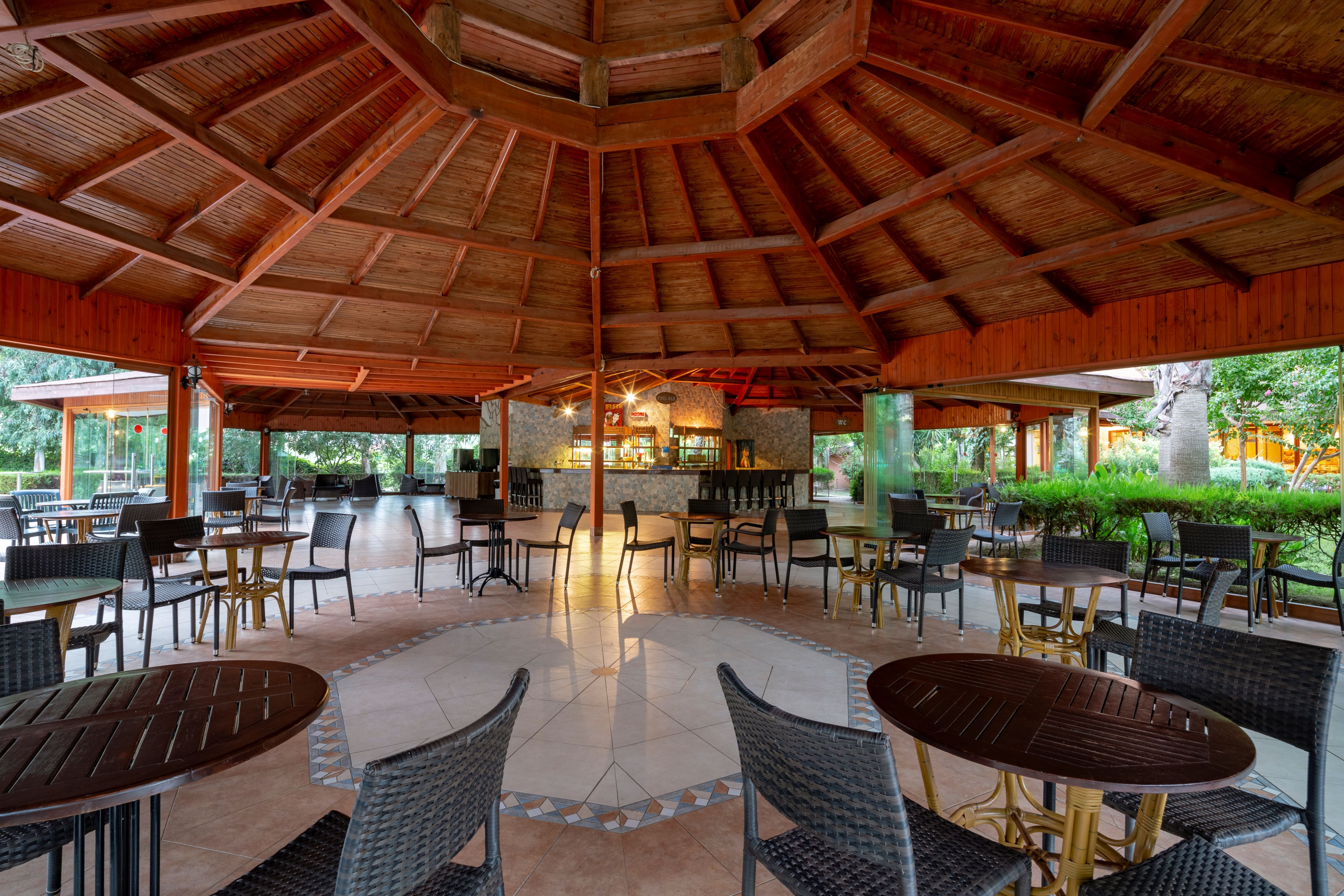 POOL BAR