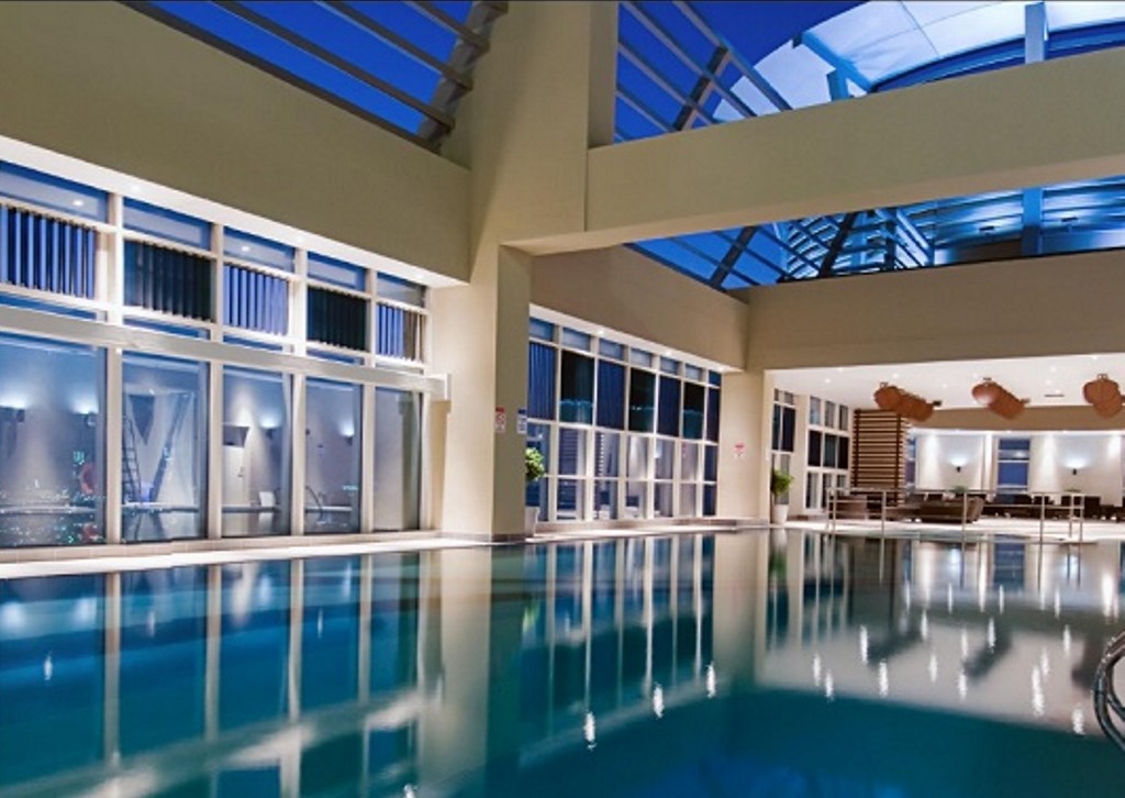 Piscină interioară