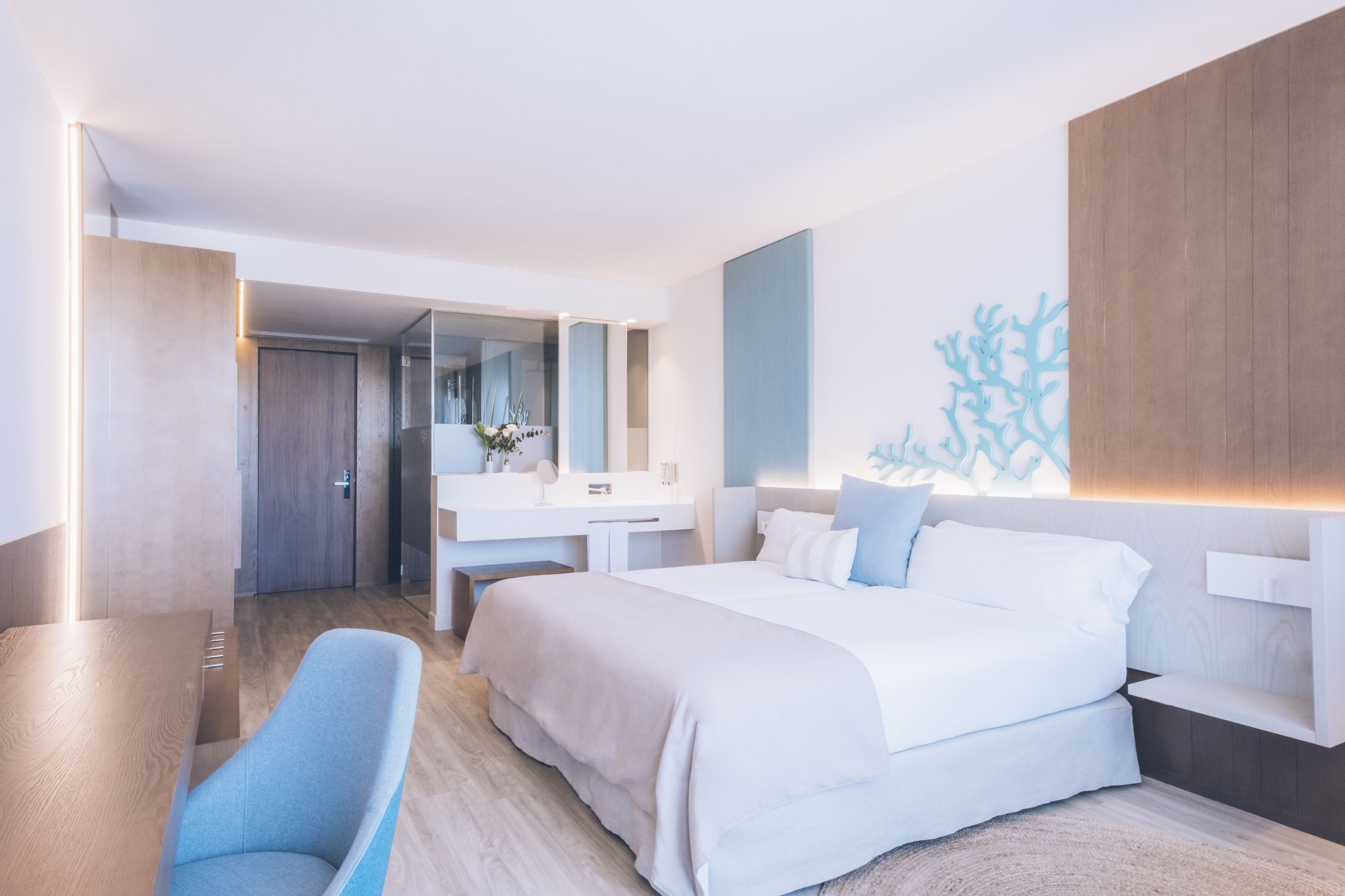 DOUBLE ROOM