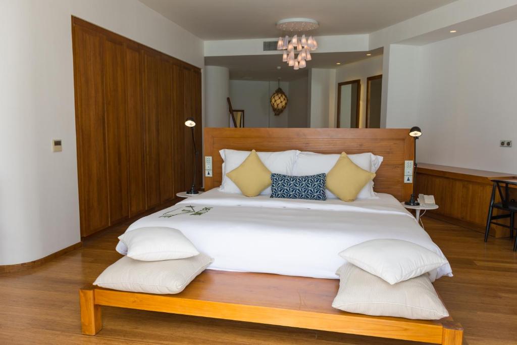 Two Bedroom Lagoon Water Pool Villa
