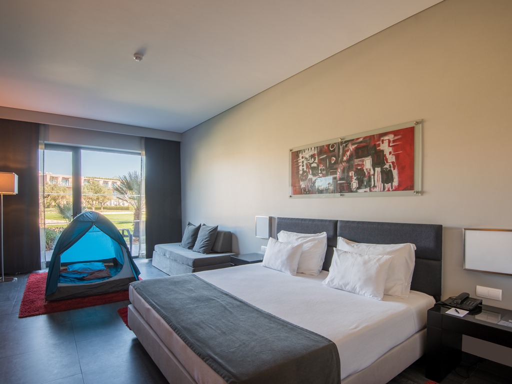 DF- FAMILY ROOM