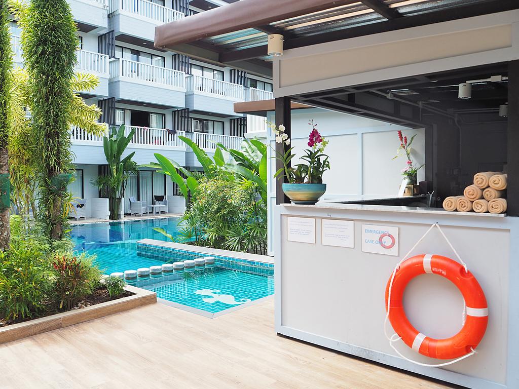 Pool Bar