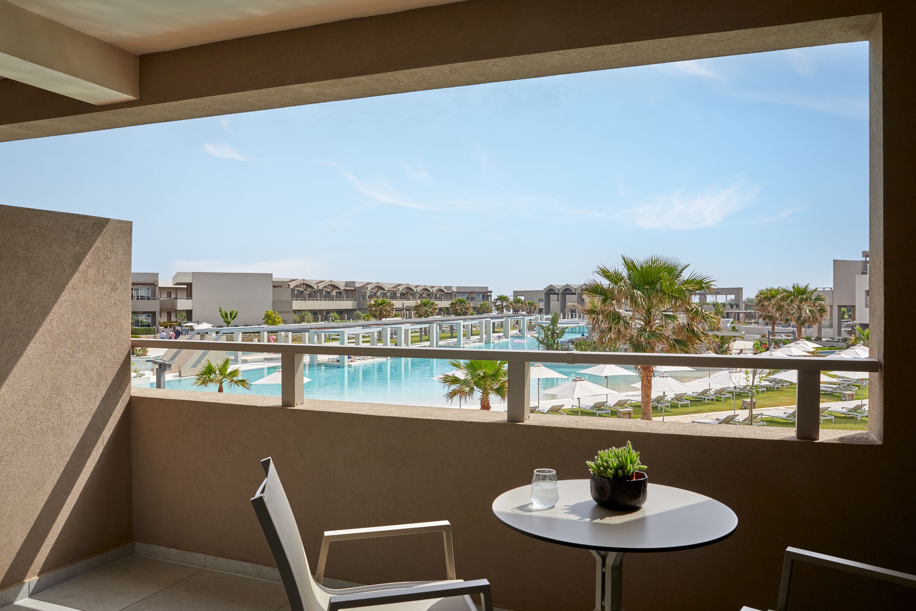 CLASSIC ROOM POOL VIEW