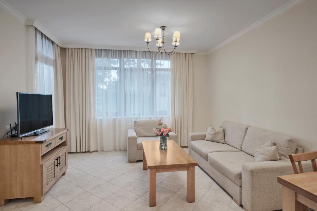 2 Bedroom Standard Apartment (Balcony)