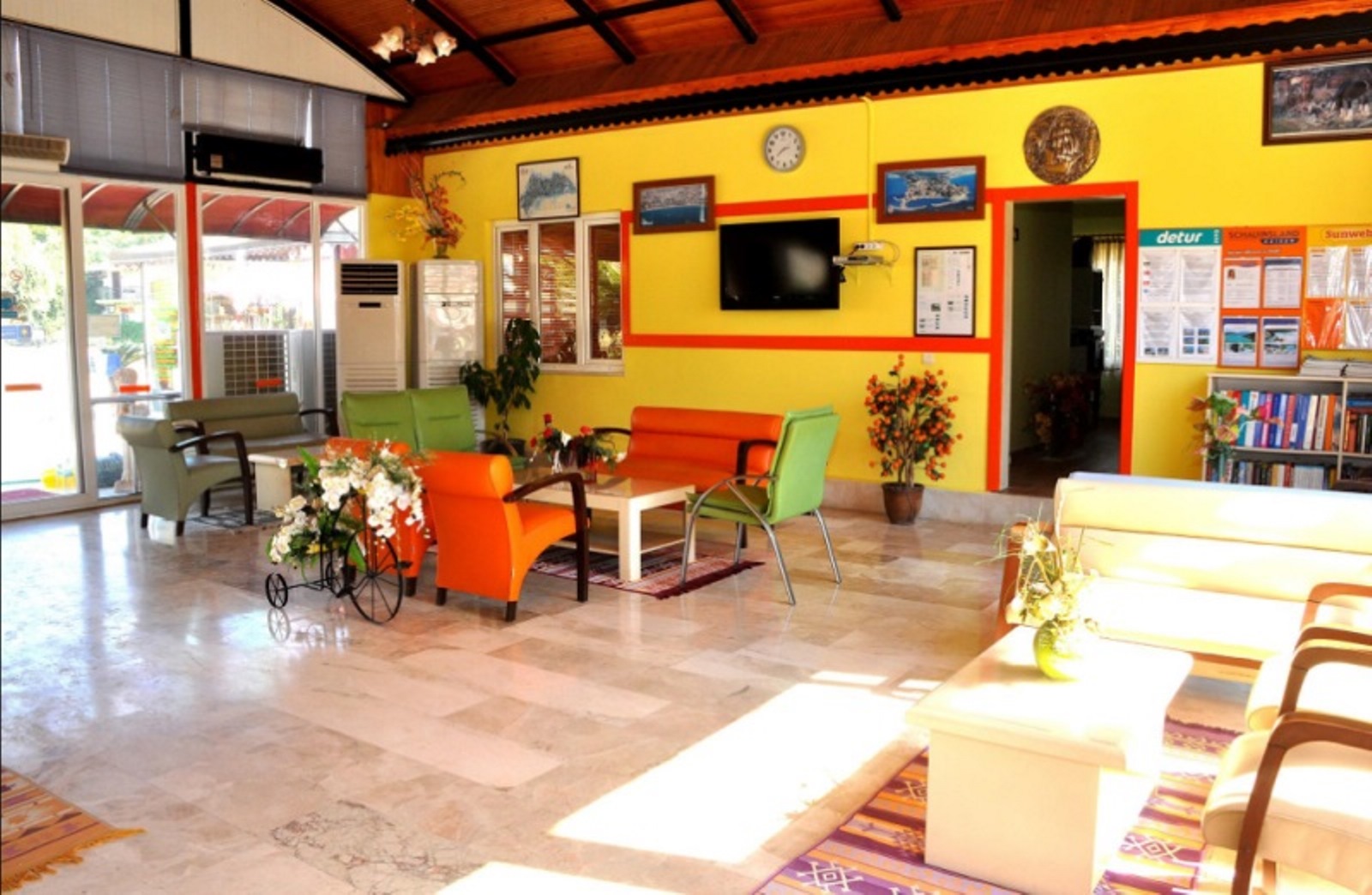 RESTAURANT BAR