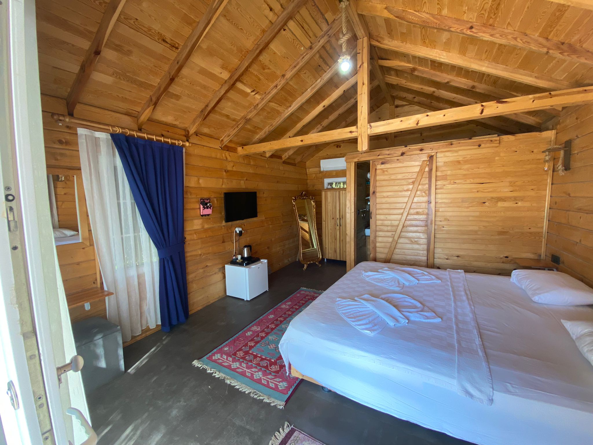 Lagoon Room