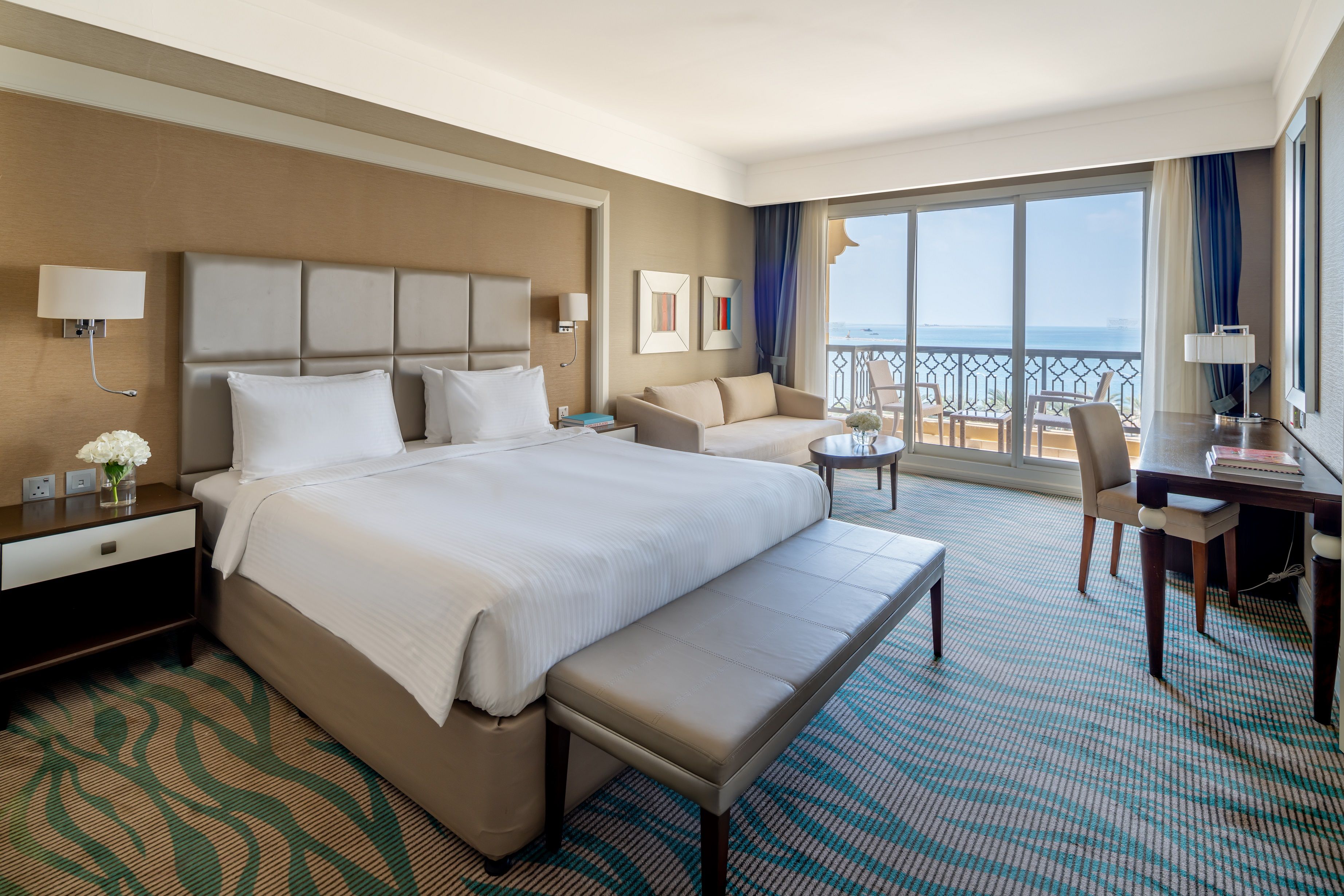 Deluxe Pool/Sea Room