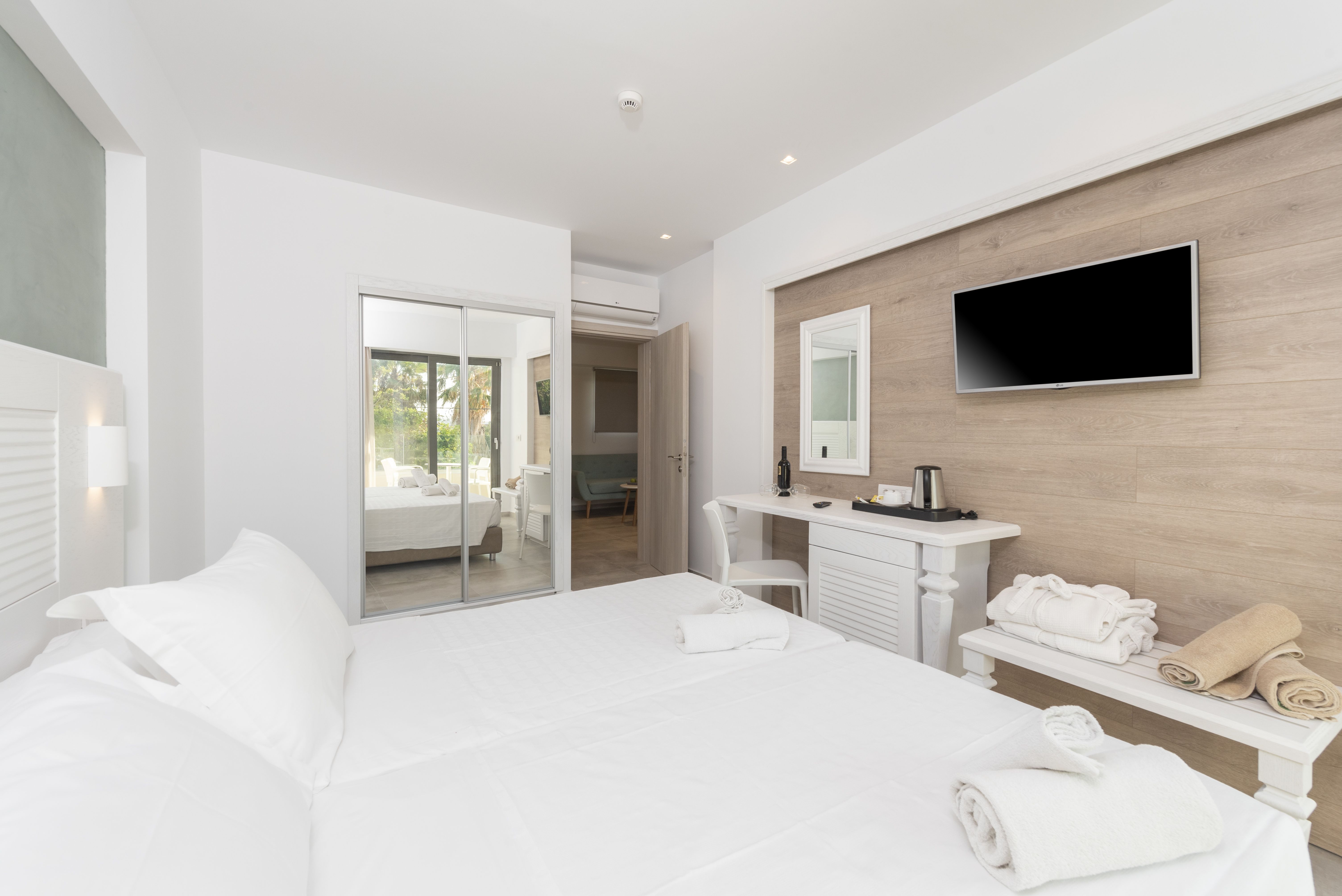 DELUXE SUITE