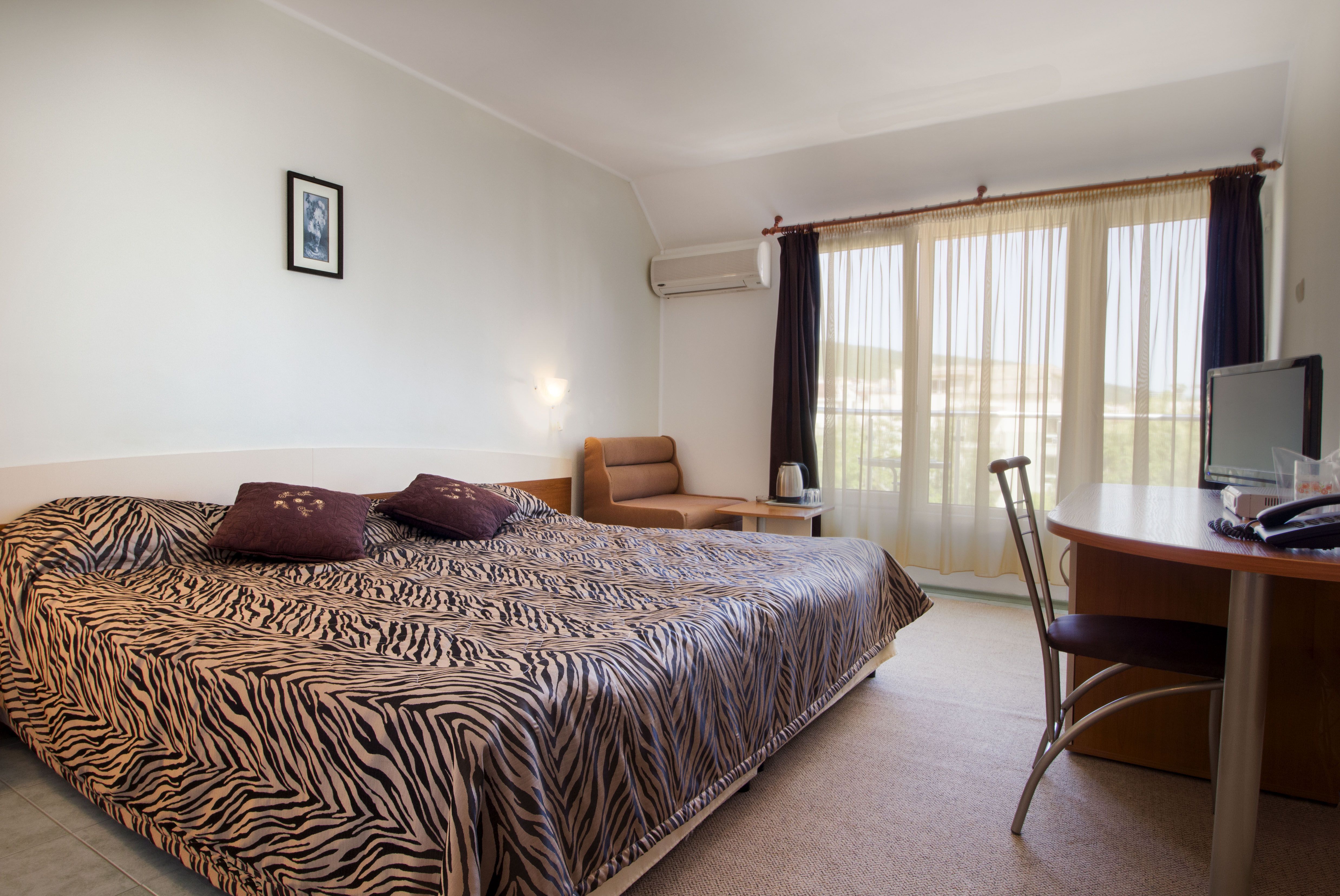 DOUBLE ROOM