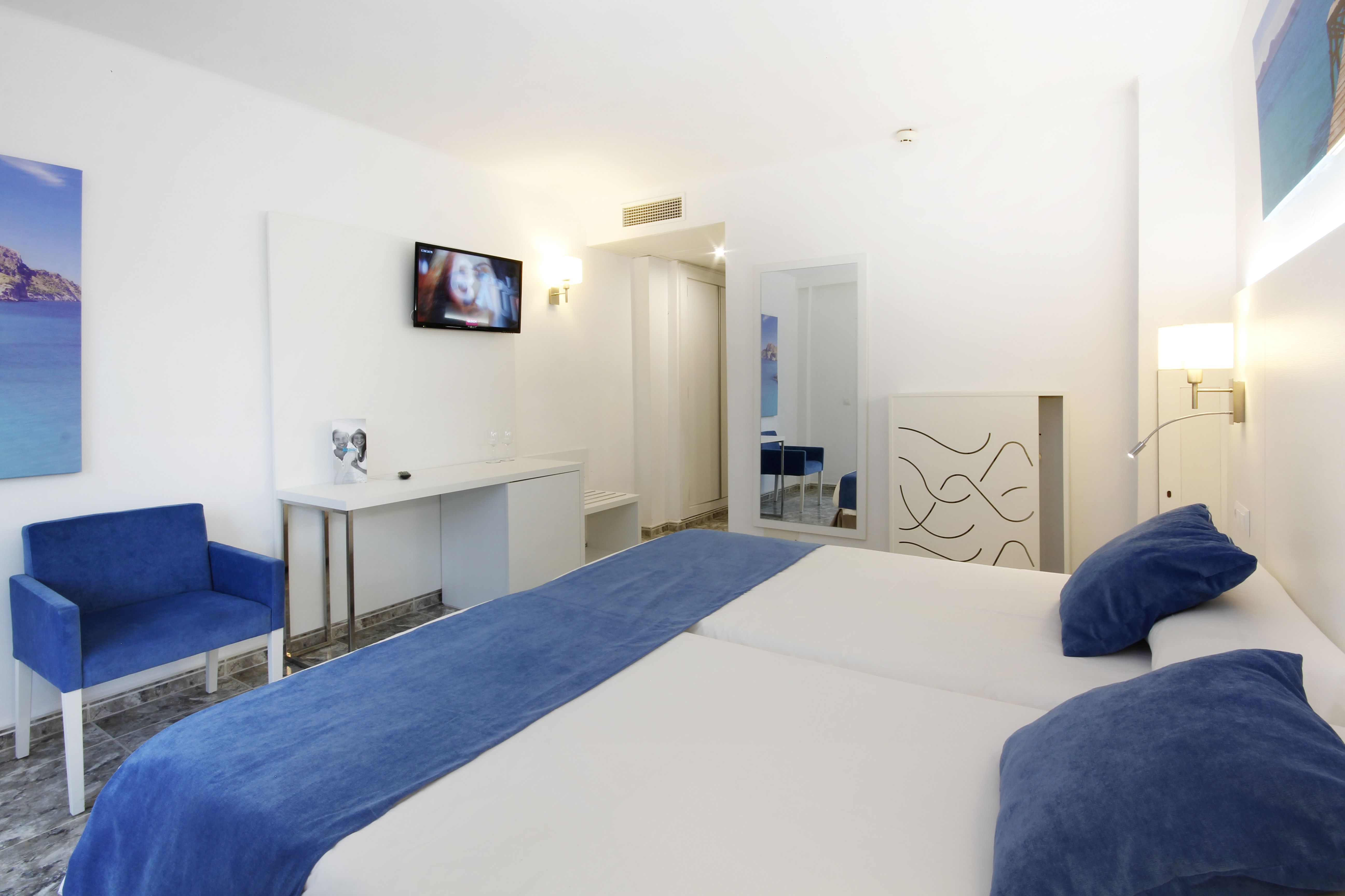 DOUBLE STANDARD ROOM (BALCONY OR TERRACE)