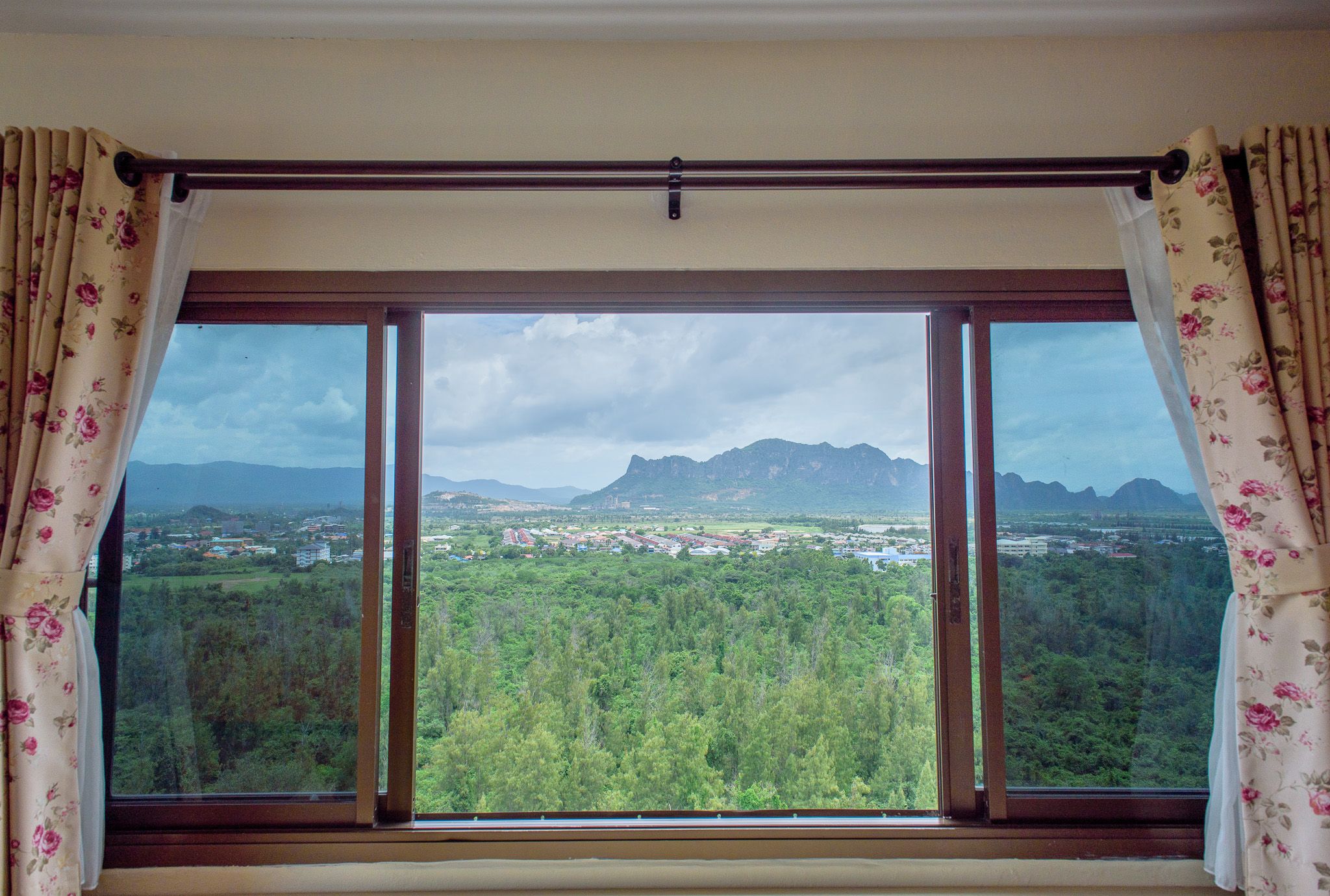 Golden Premier Two View Suite