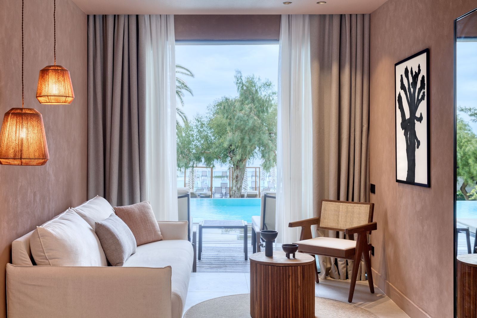 Sapphire Junior Suite with Swim Up Pool