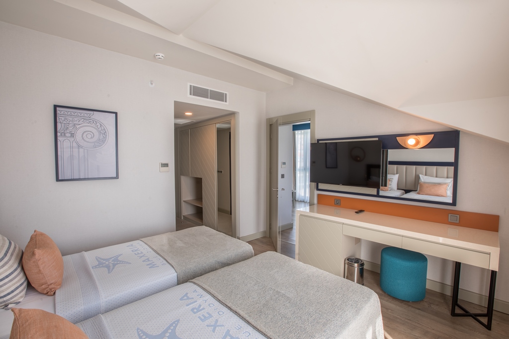 Family Corner Room with Sea View
