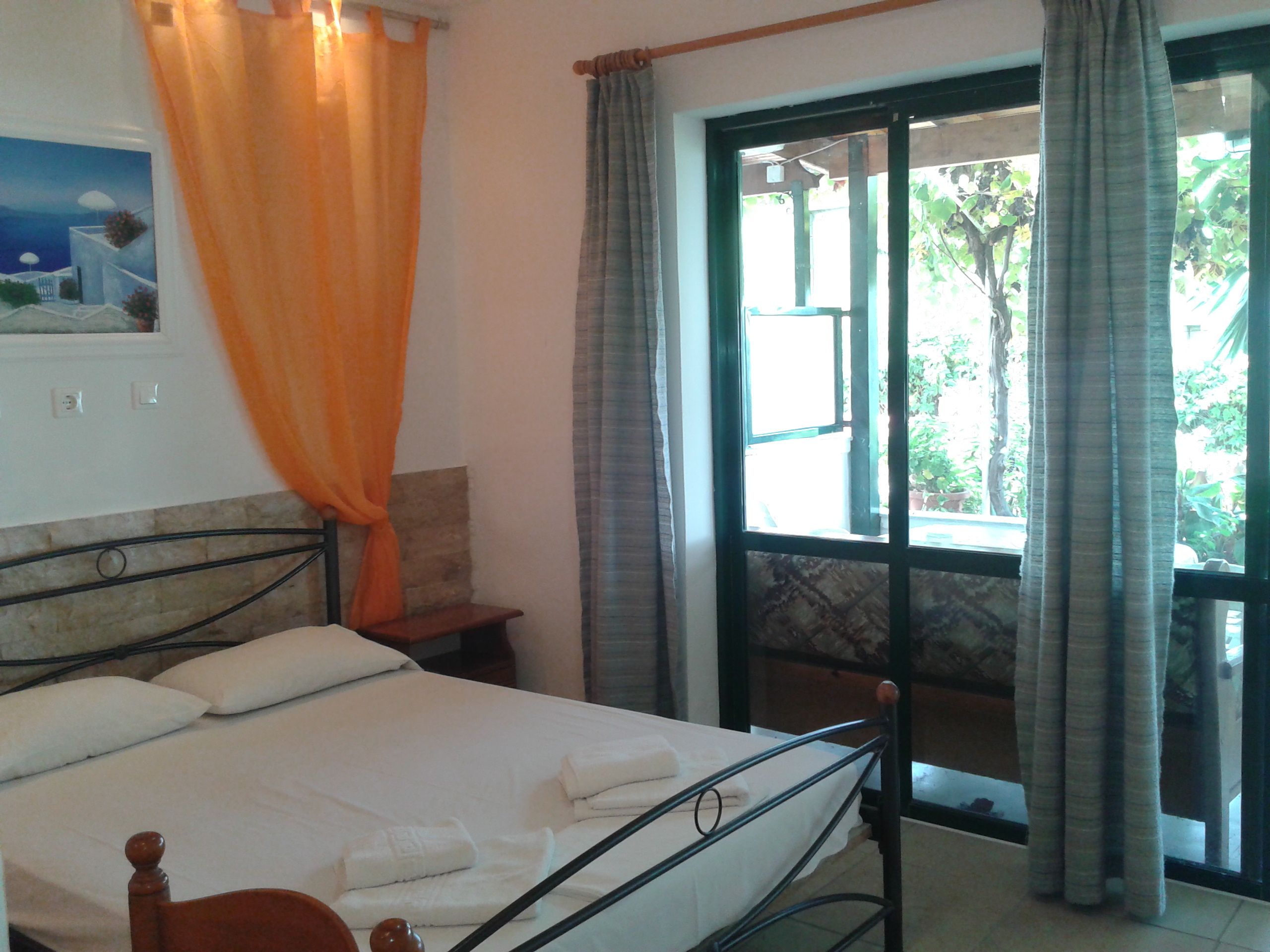 APARTMENT 2 BEDROOM 4 PAX
