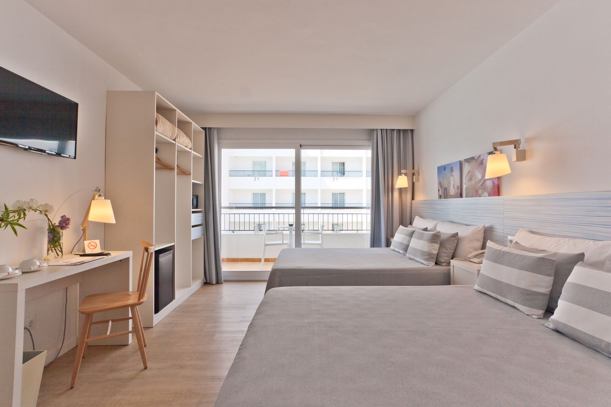 DELUXE FAMILY ROOM BALCONY OR TERRACE