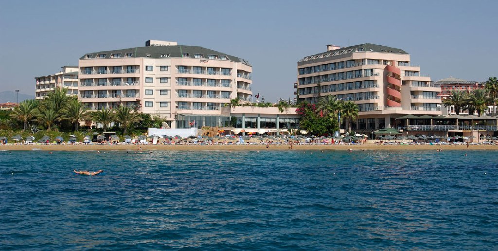 Hotel Aska Just In Beach