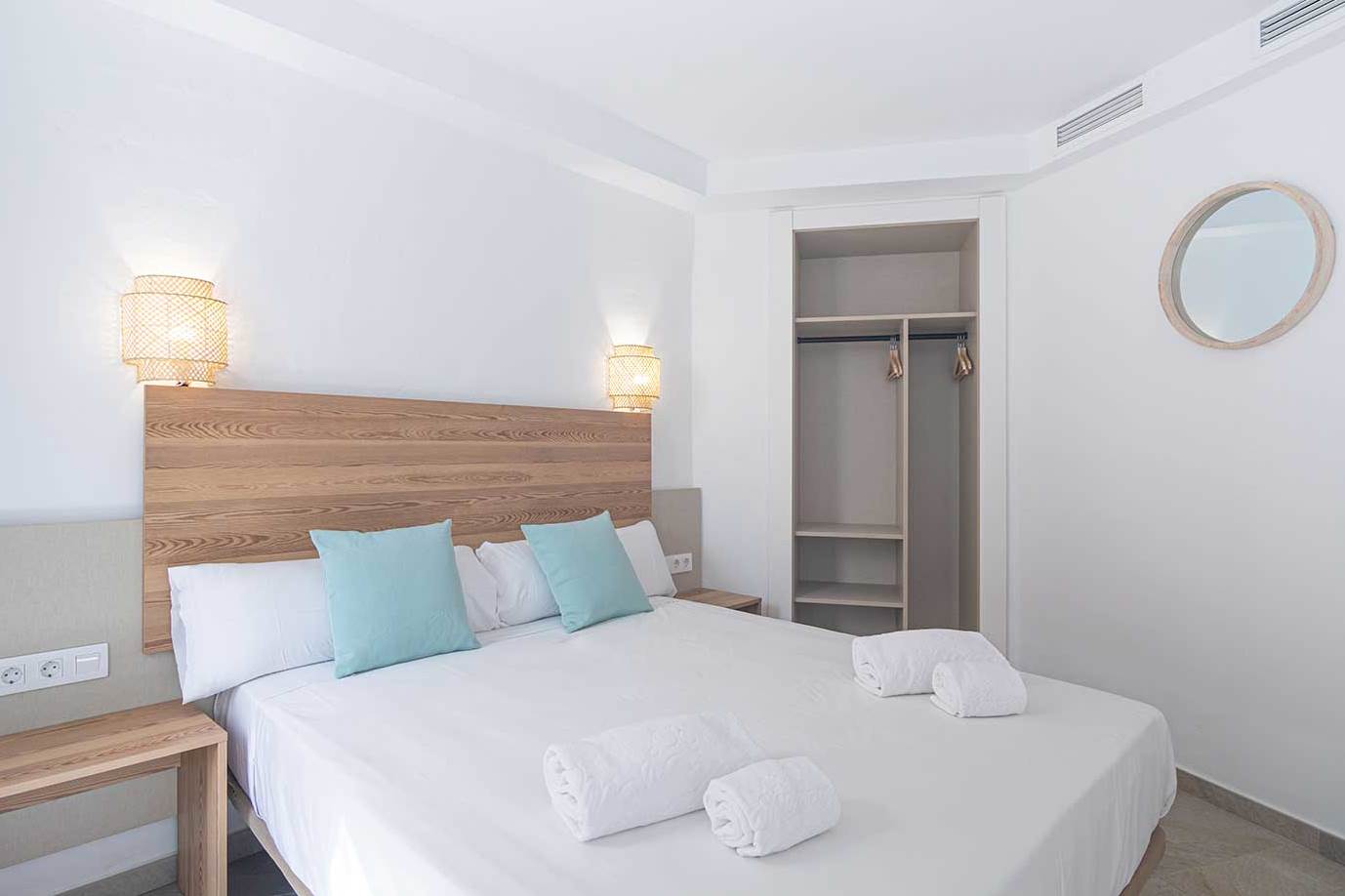 APARTMENT 1 BEDROOM  (BALCONY OR TERRACE)  A