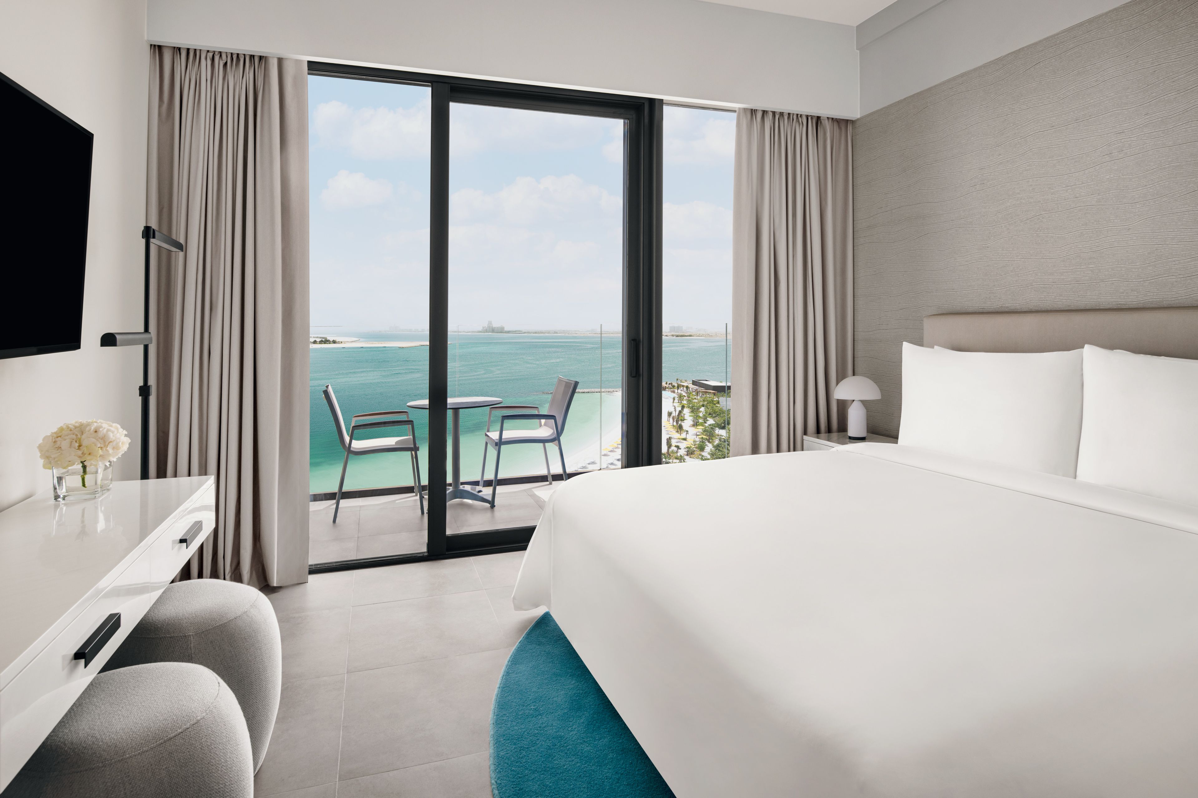FAMILY ROOM BEACH & POOL VIEW ROOM