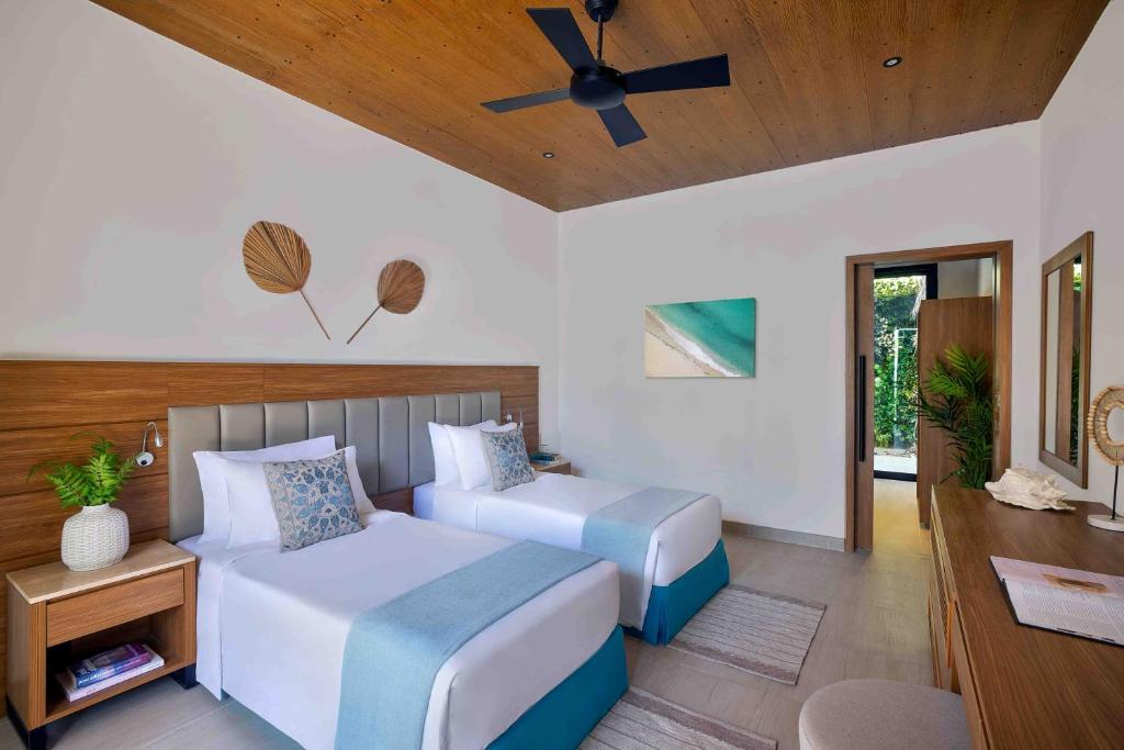Beach Pool Room