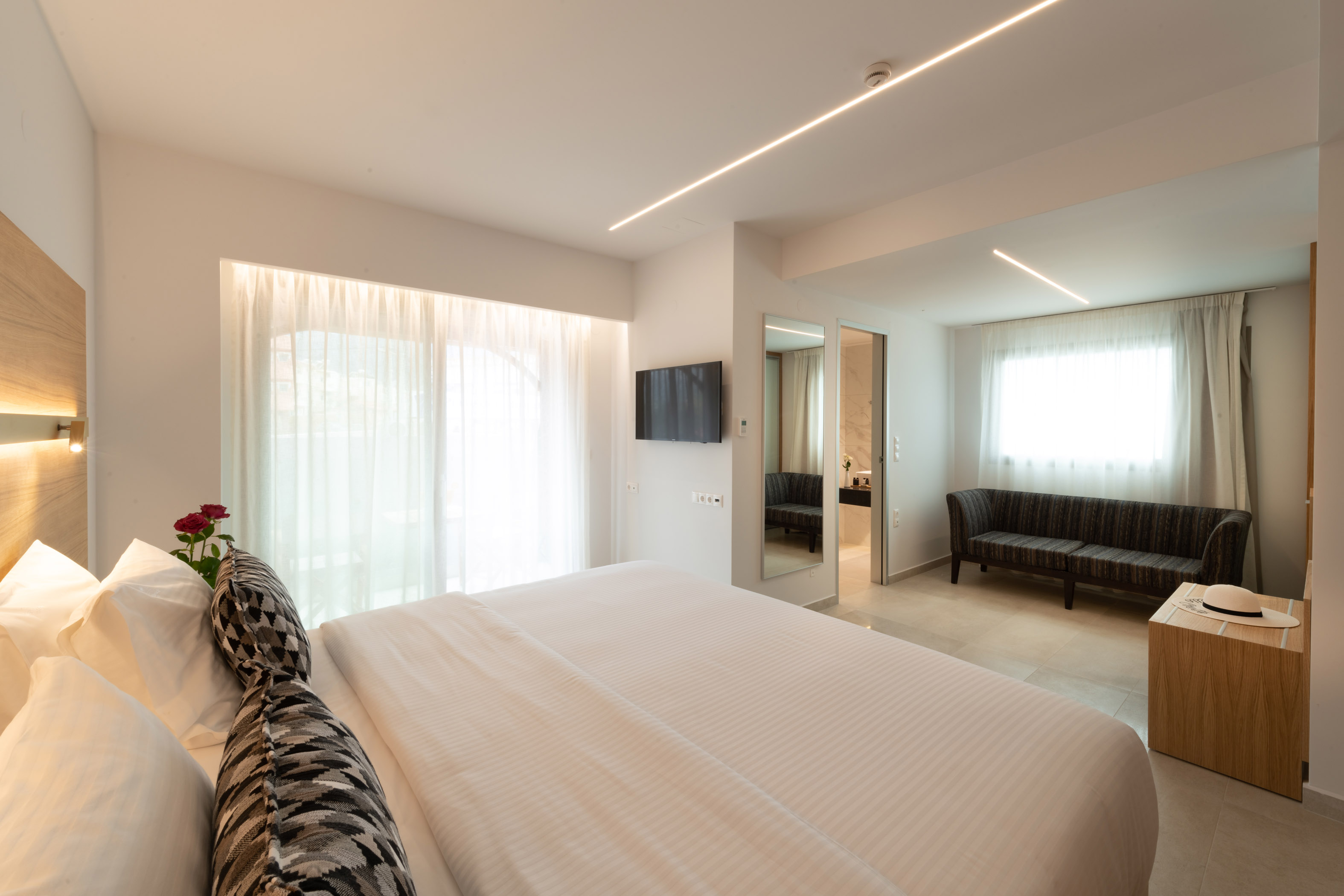 White Deluxe Suite Garden View