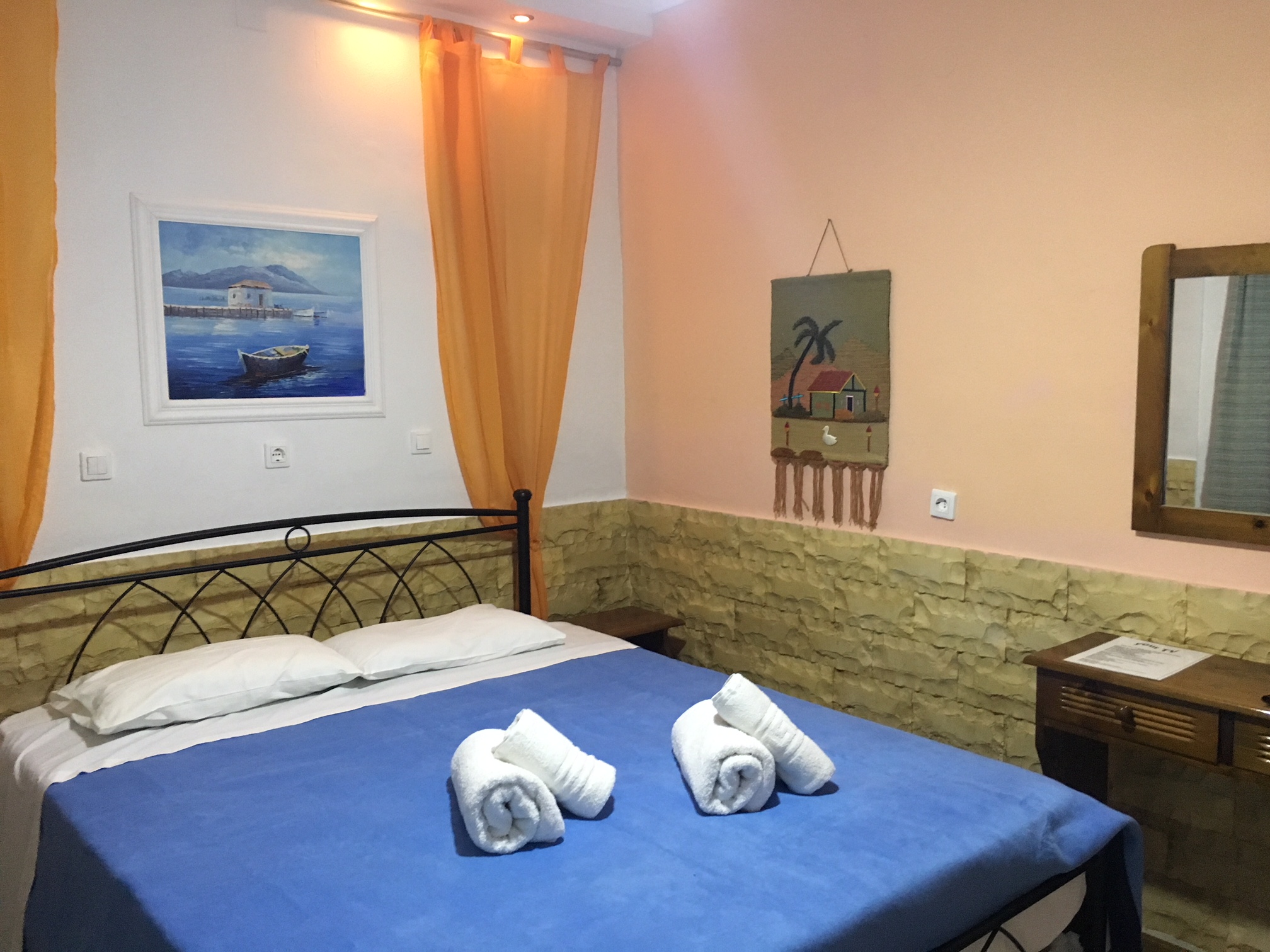 APARTMENT 2 BEDROOM 4 PAX