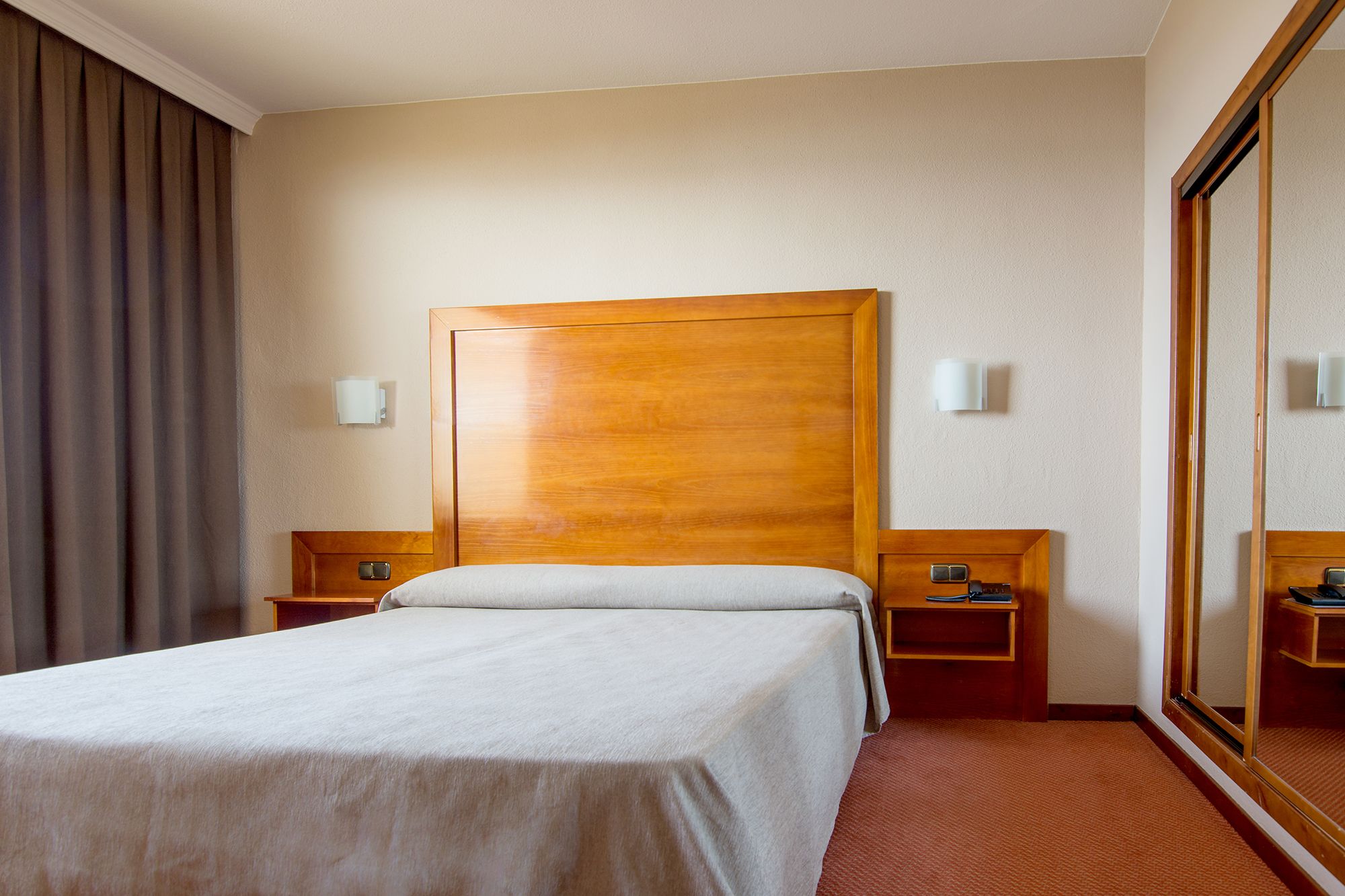 Double Room ECON 