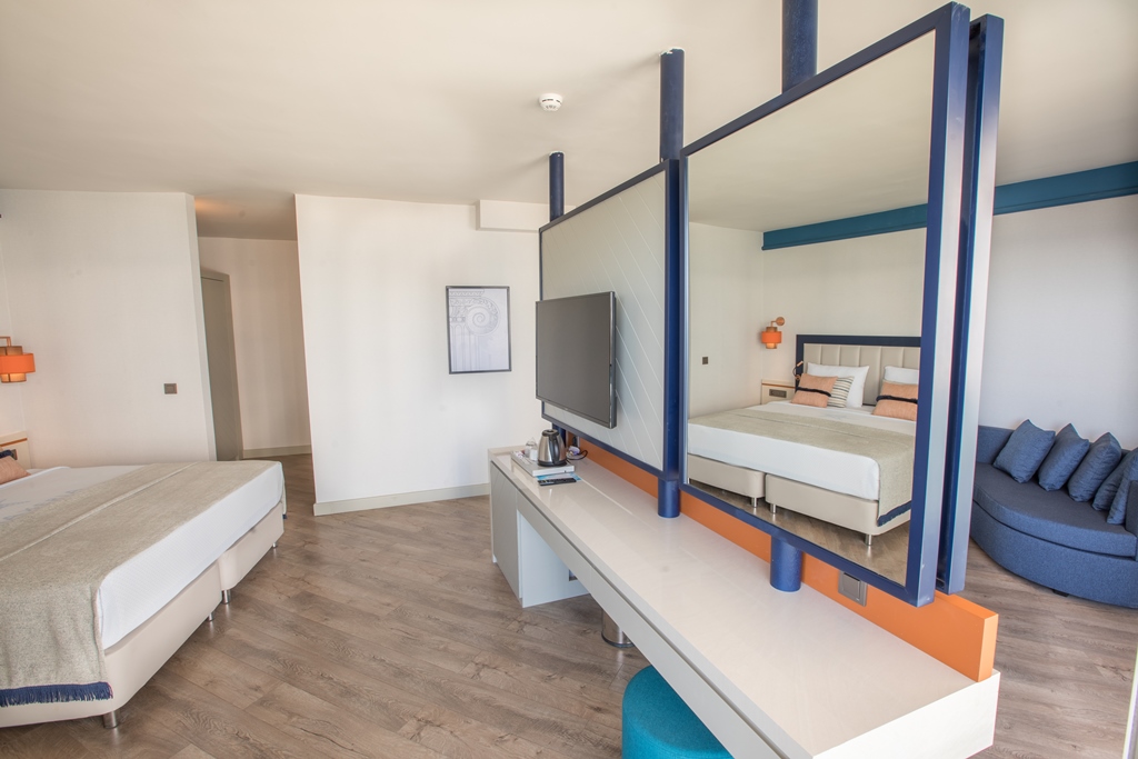 Junior Suite Sea View with Balcony