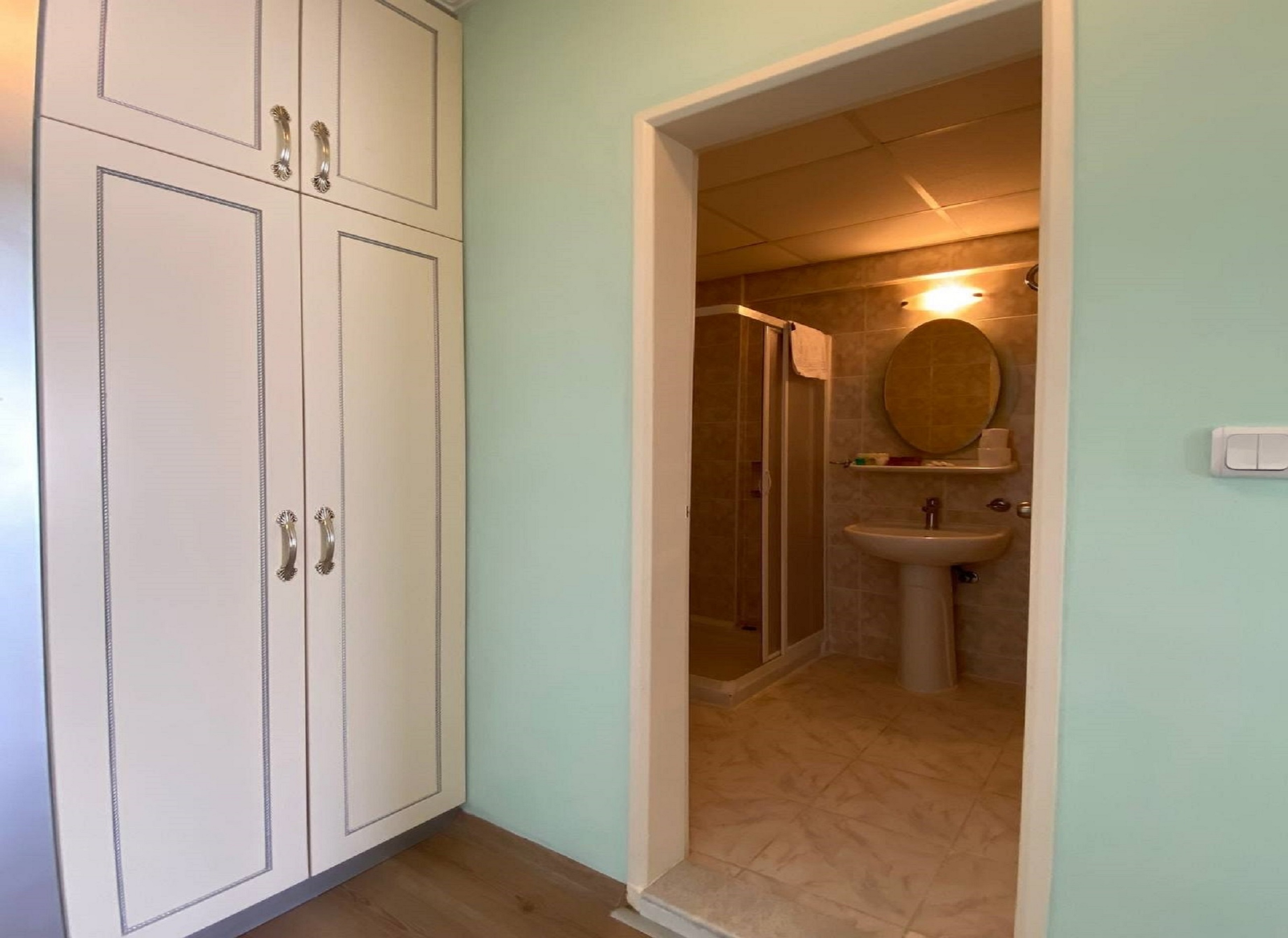 SUITE ROOM