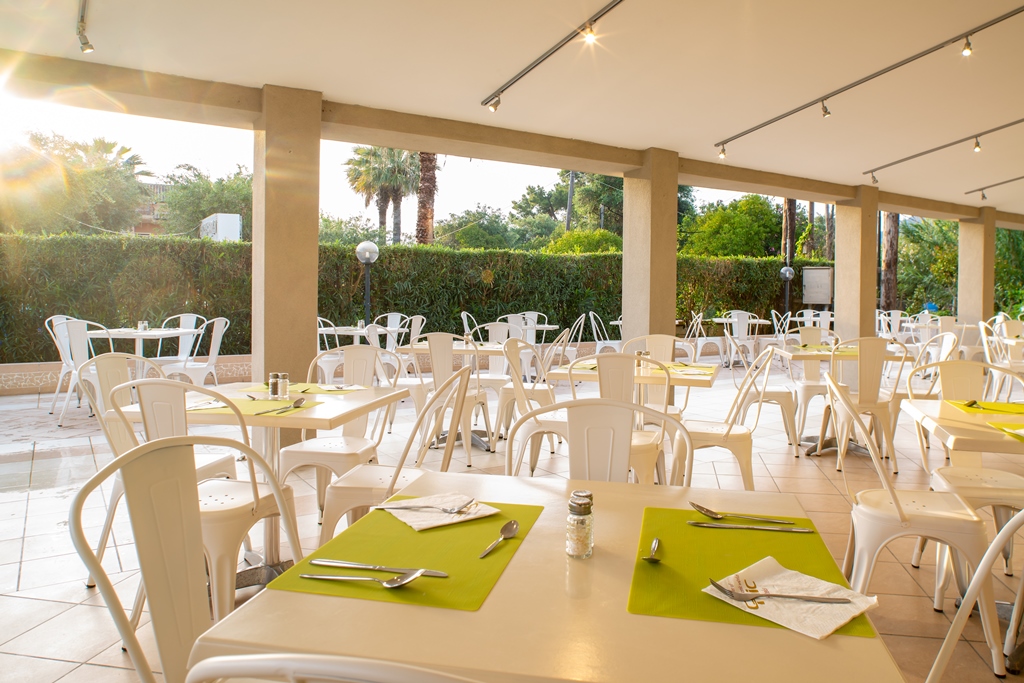 MAIN RESTAURANT 