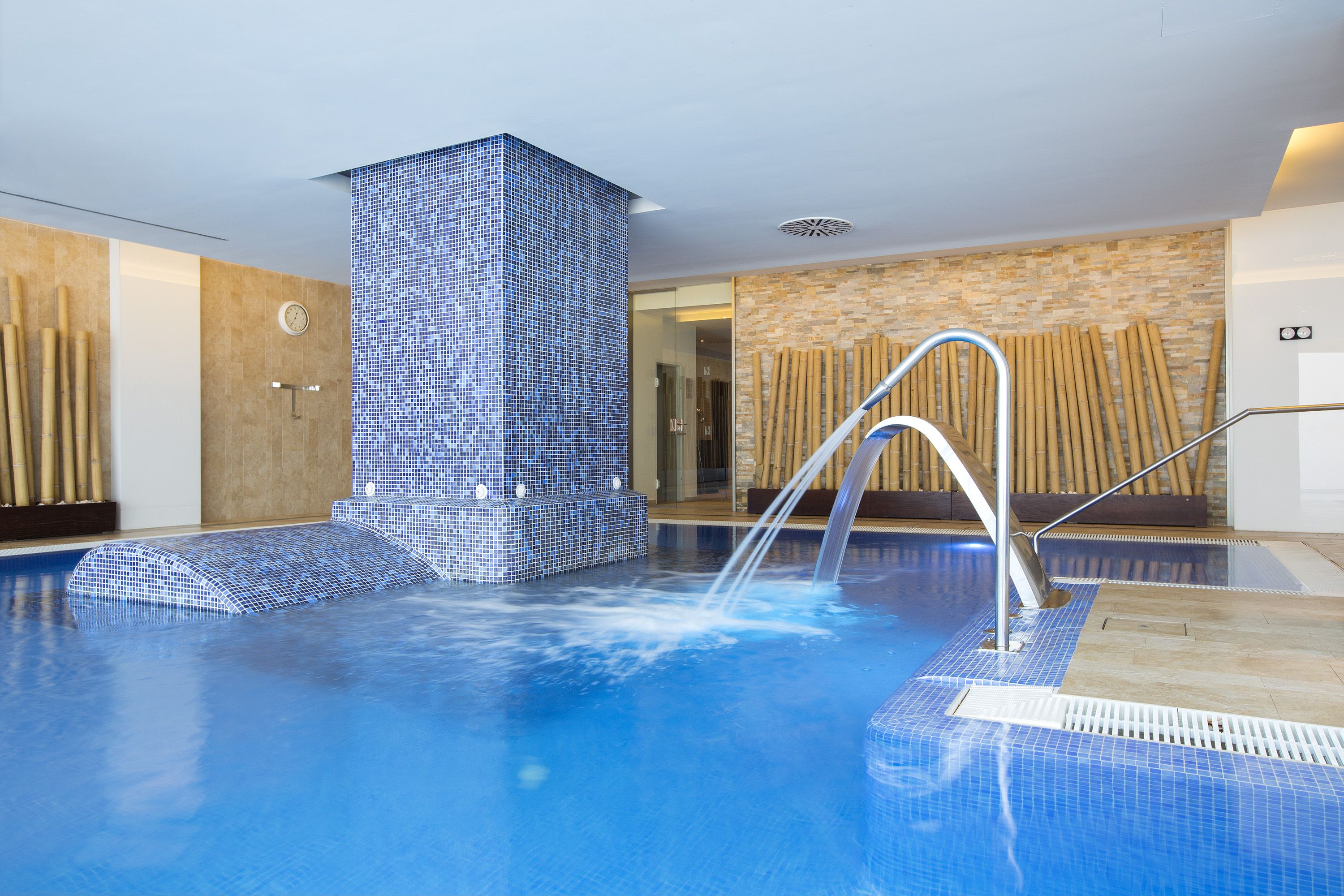 Piscină interioară