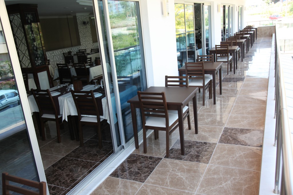MAIN RESTAURANT