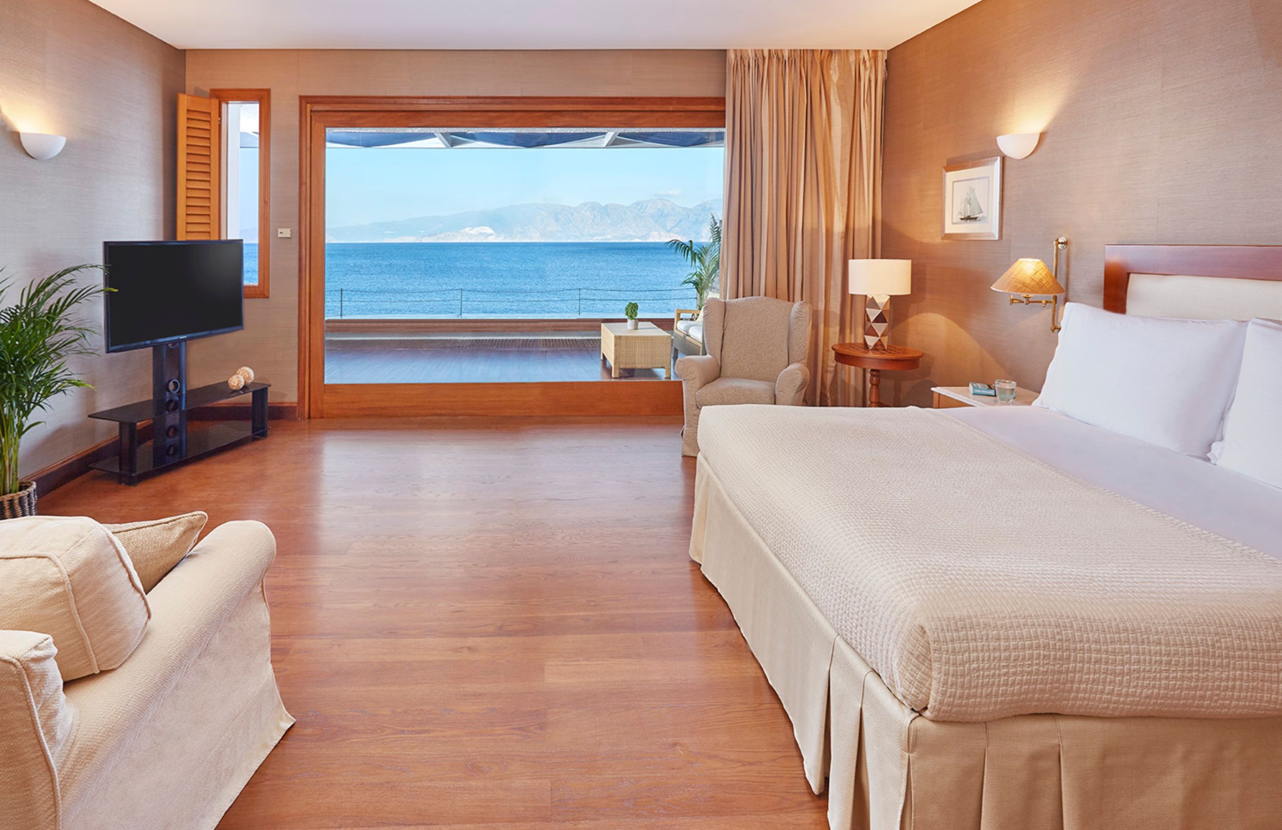 WELLNESS WATERFRONT ISLAND SUITE