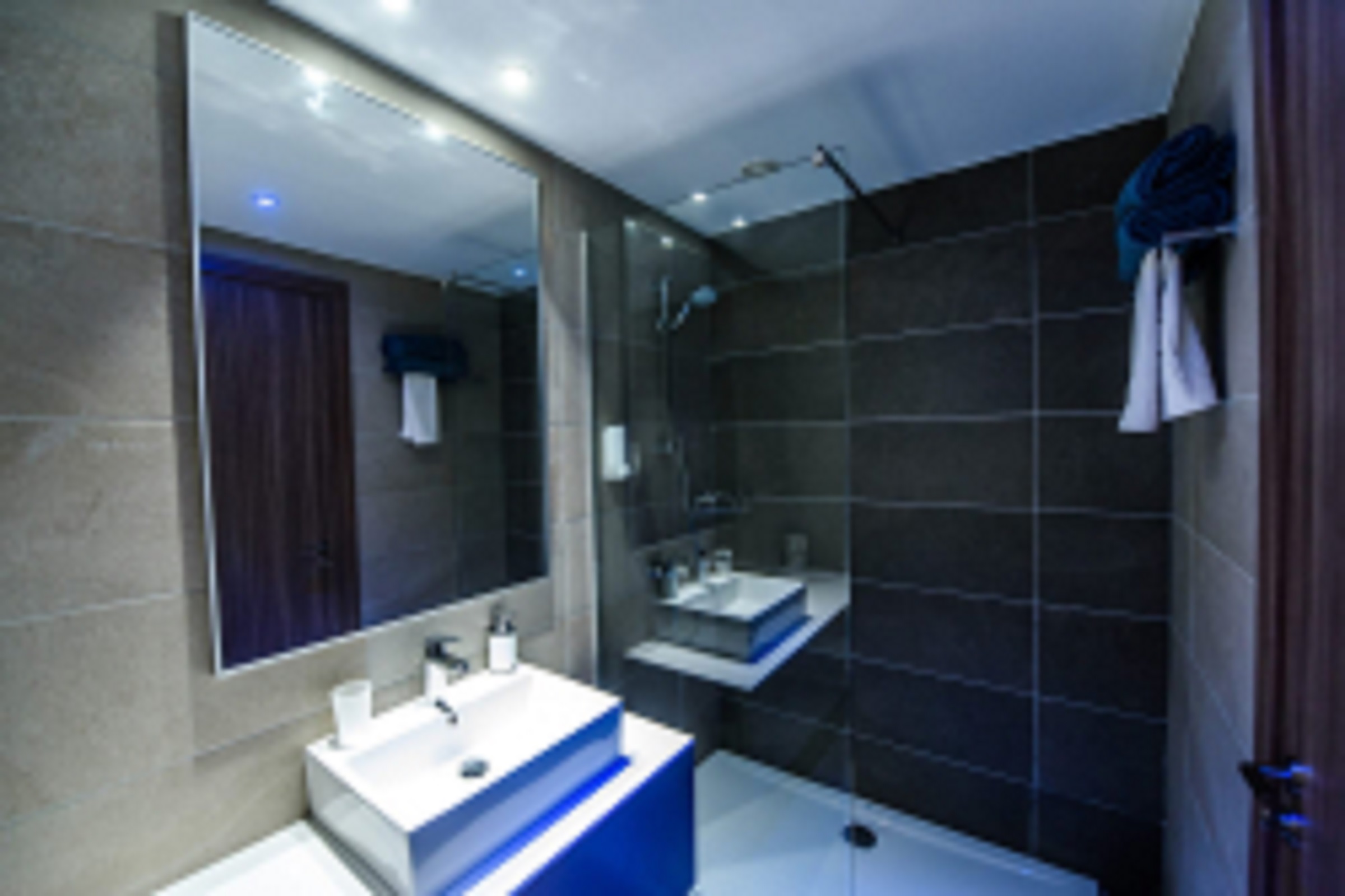 STANDARD ROOM (POOL VIEW, BALCONY)