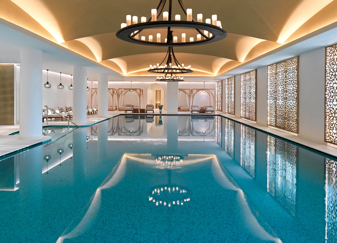 Piscină interioară