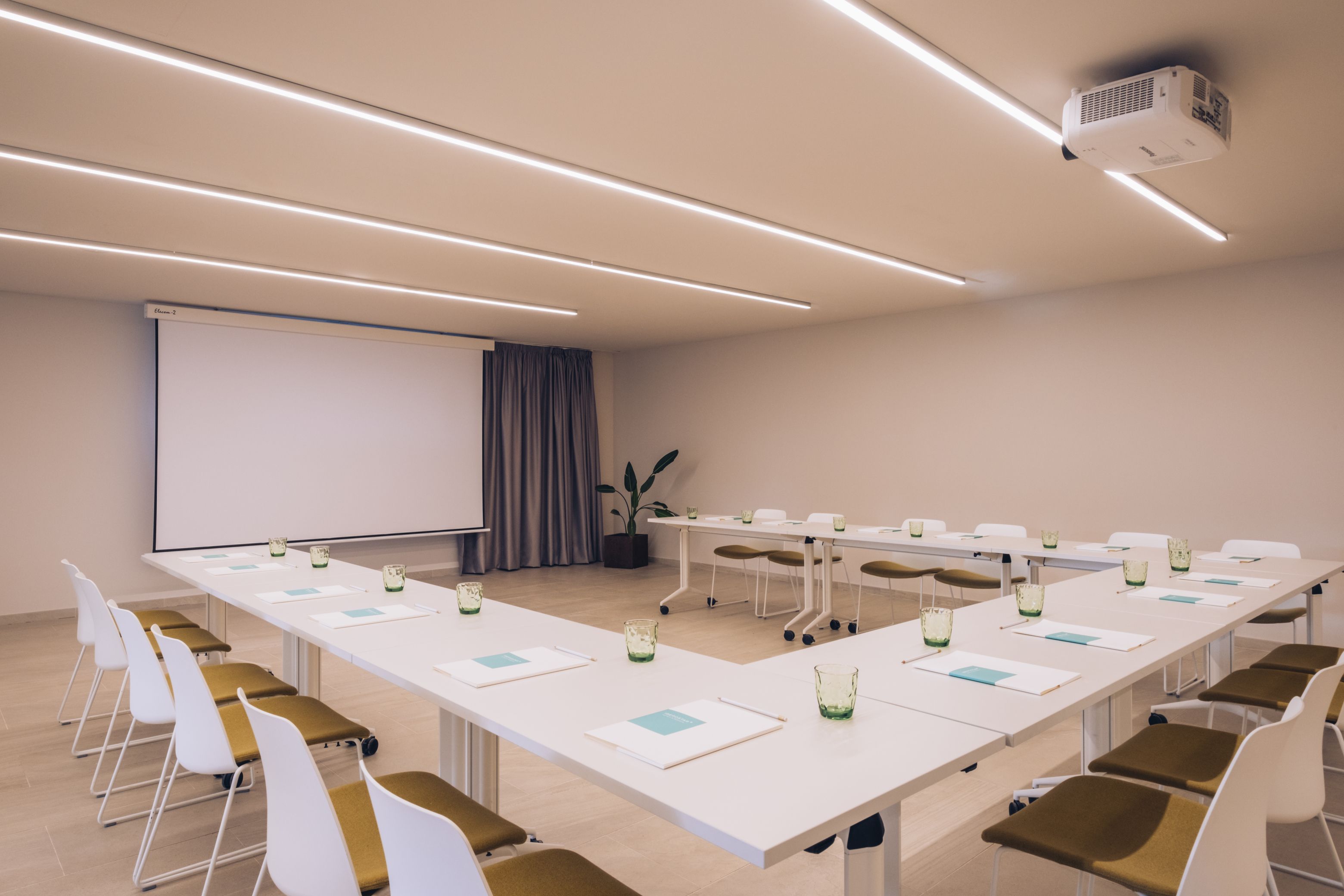 MICE (servicii de organizare de întâlniri, conferințe, alte evenimente)