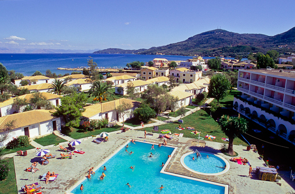 Corfu, Hotel Messonghi Beach, piscina exterioara.jpg