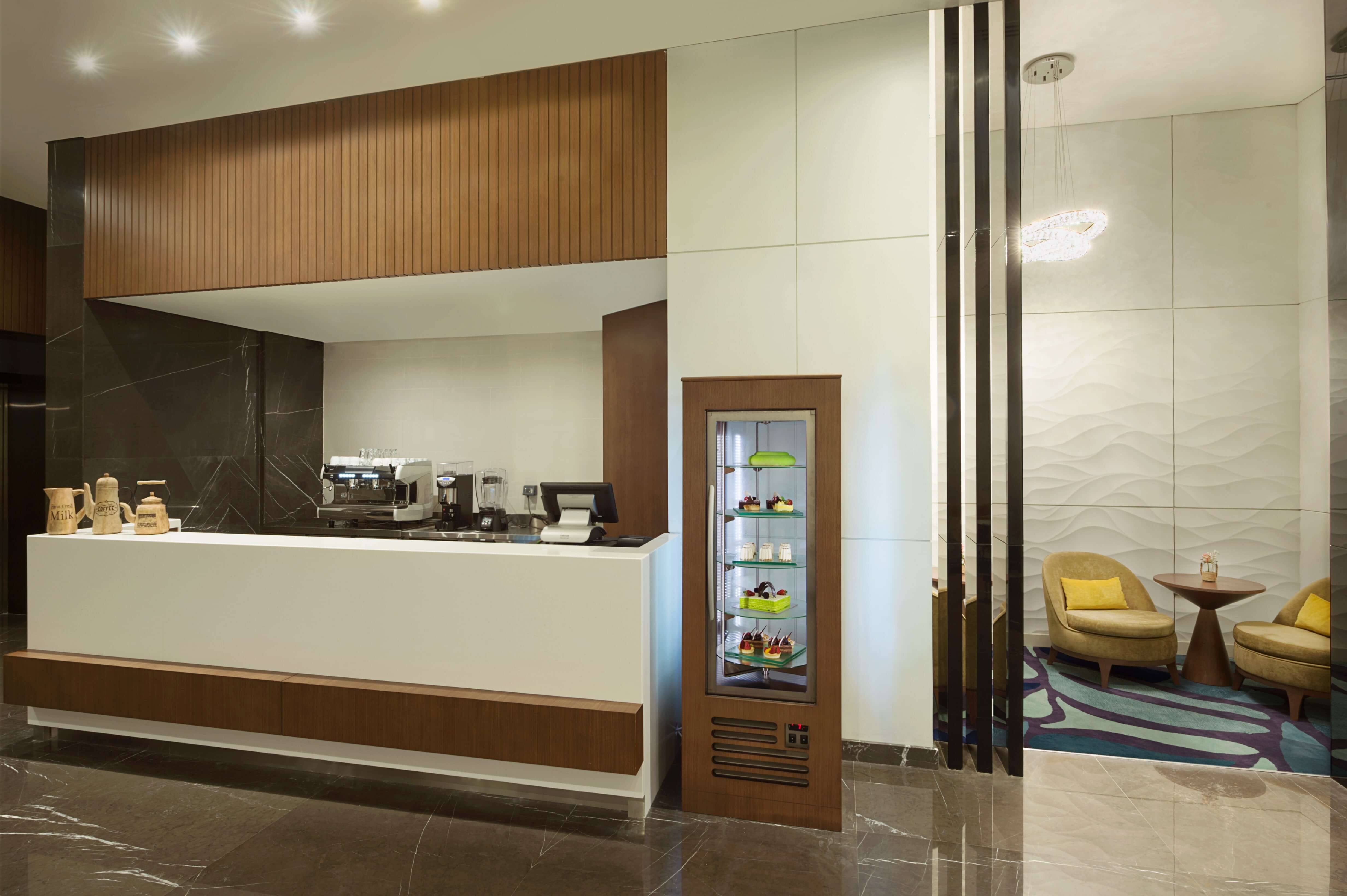 R CAFE COFEE SHOP